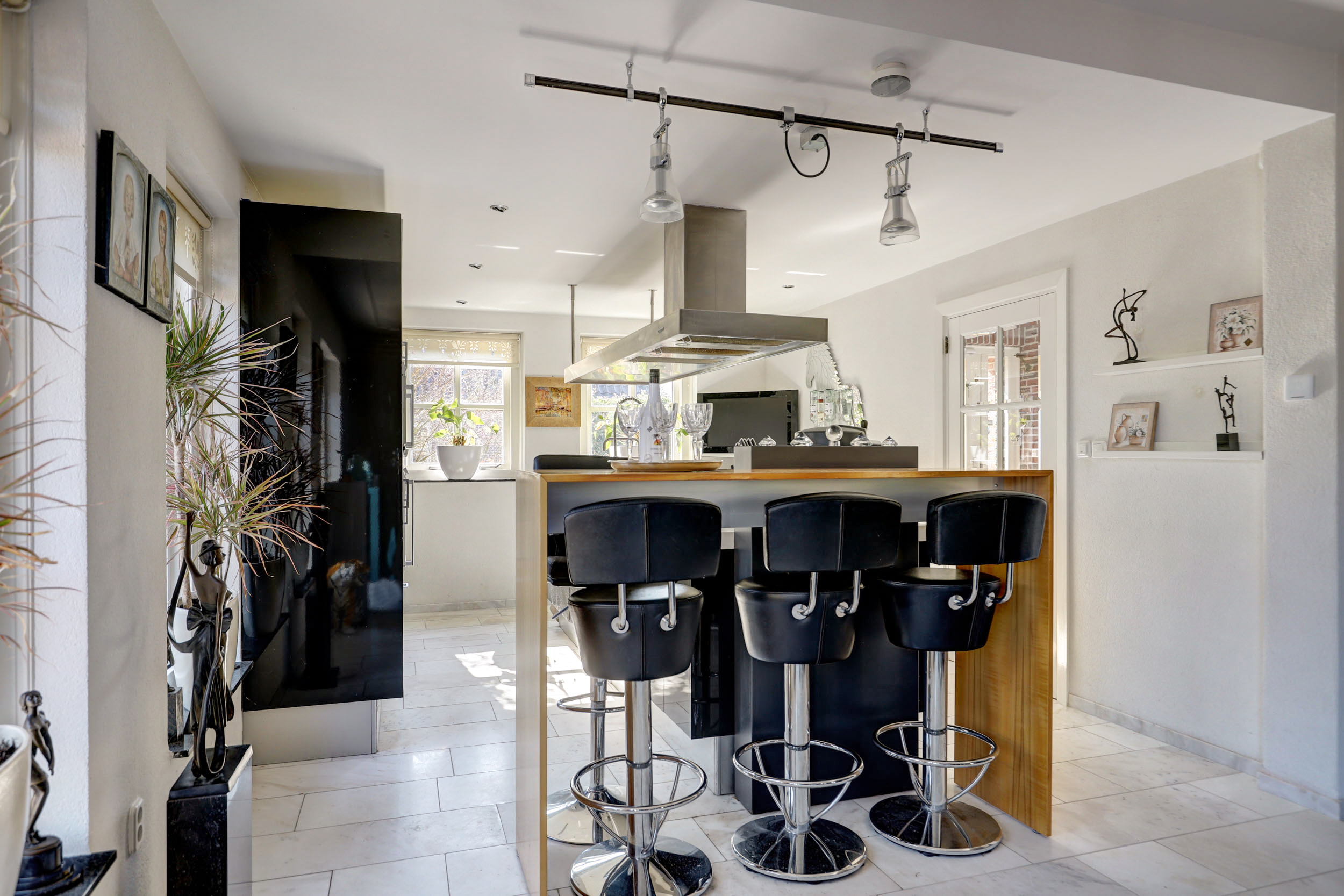 '$houseDetails->street_name'.' '.'$houseDetails->number'