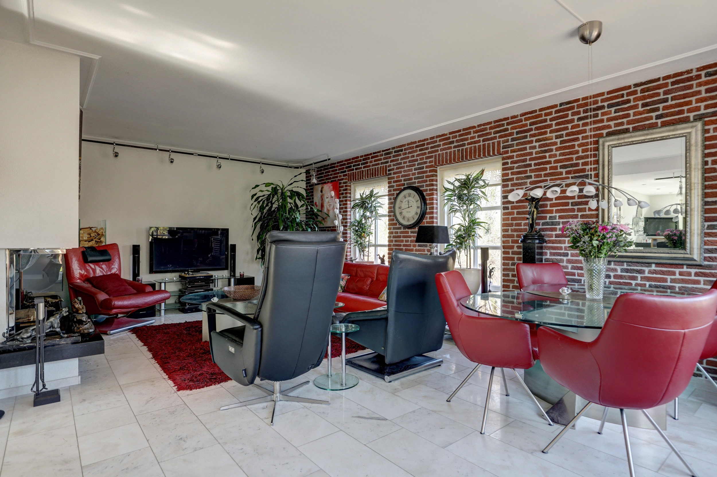 '$houseDetails->street_name'.' '.'$houseDetails->number'