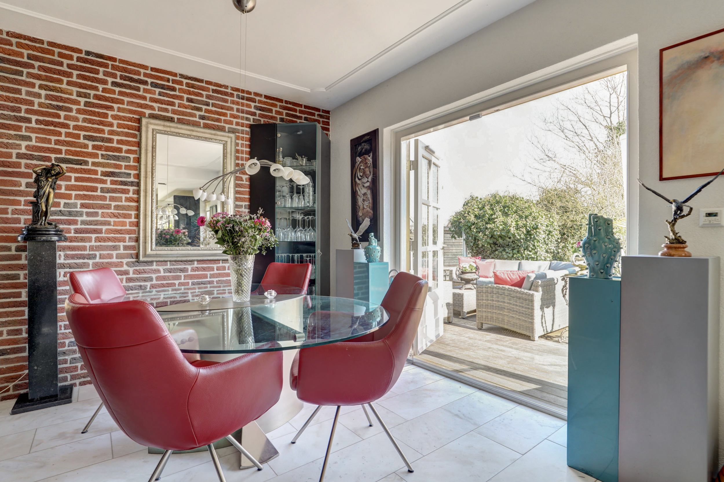 '$houseDetails->street_name'.' '.'$houseDetails->number'