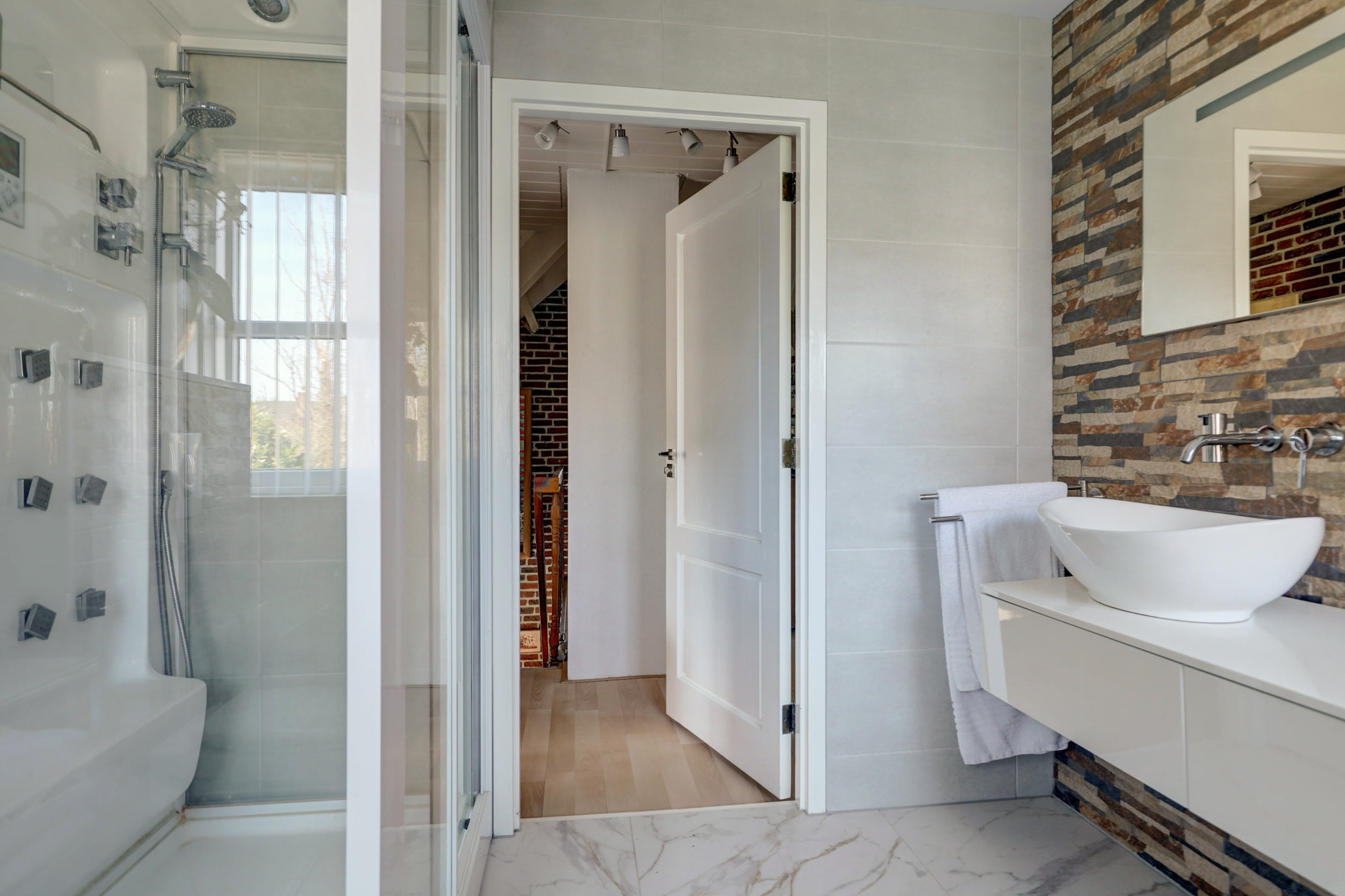 '$houseDetails->street_name'.' '.'$houseDetails->number'