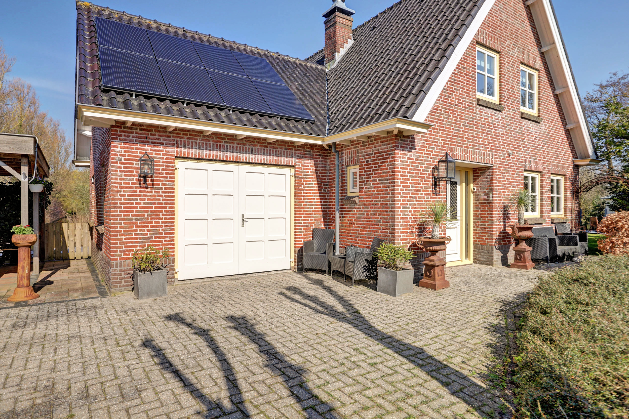 '$houseDetails->street_name'.' '.'$houseDetails->number'