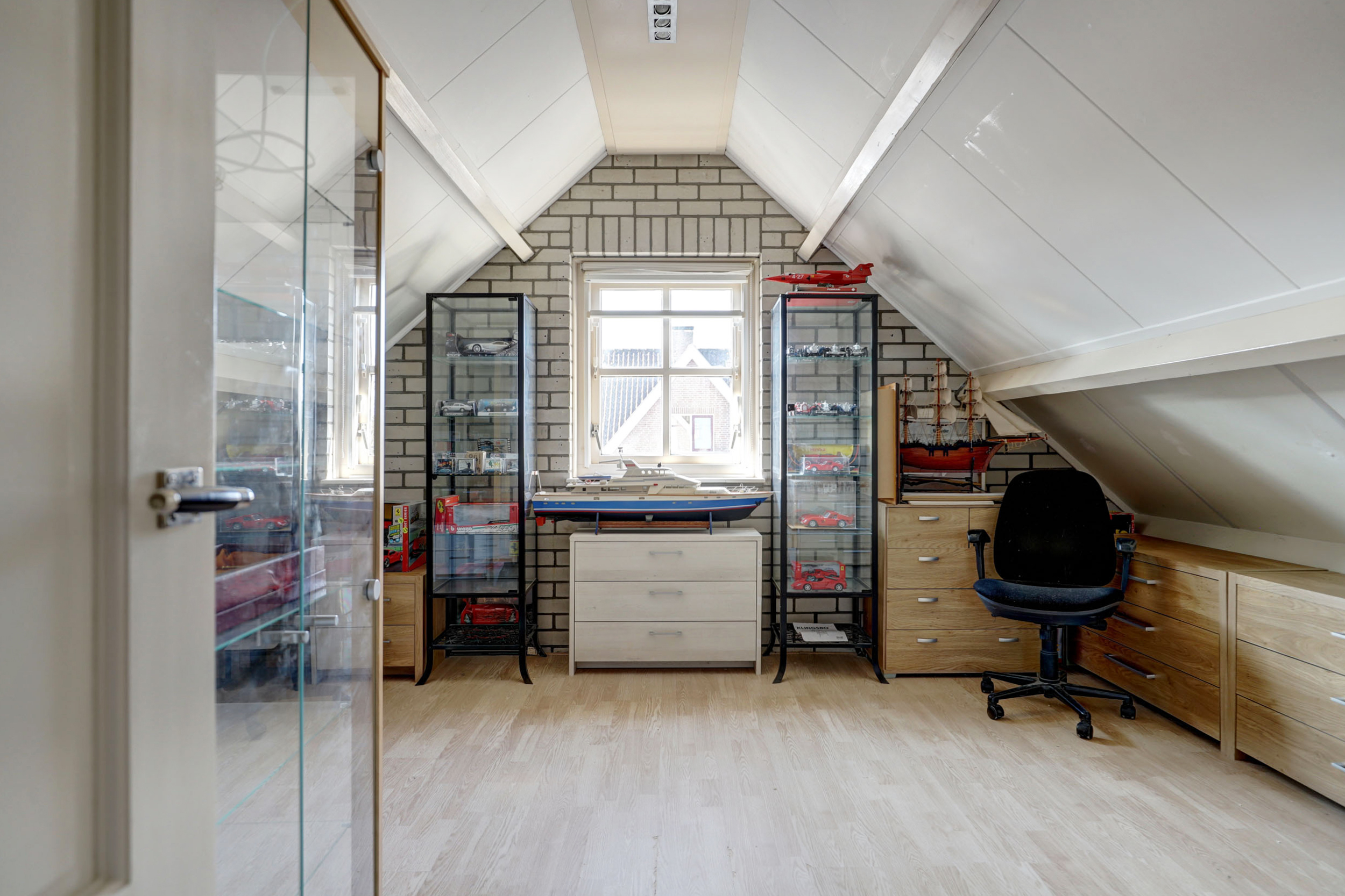 '$houseDetails->street_name'.' '.'$houseDetails->number'