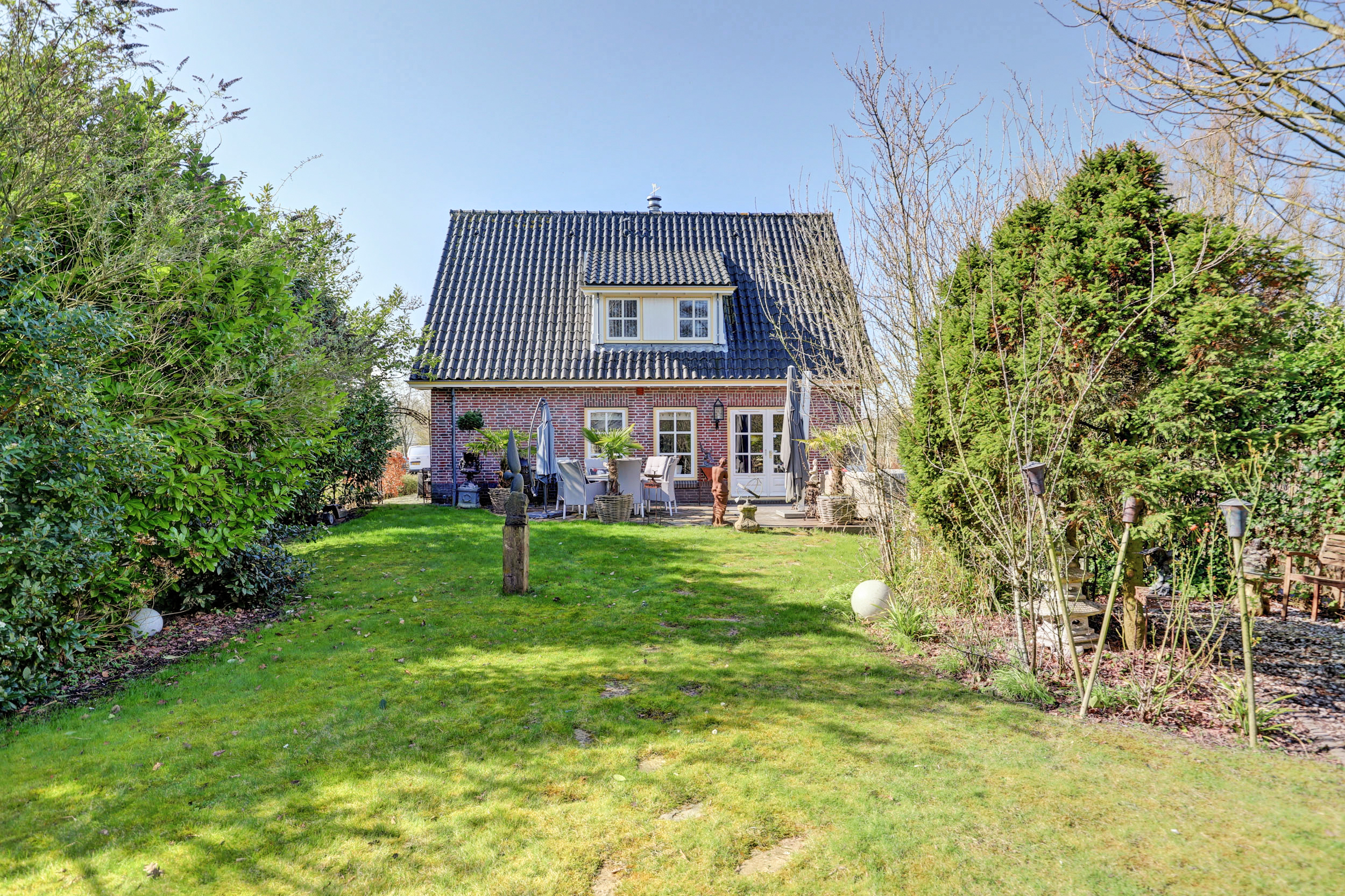 '$houseDetails->street_name'.' '.'$houseDetails->number'