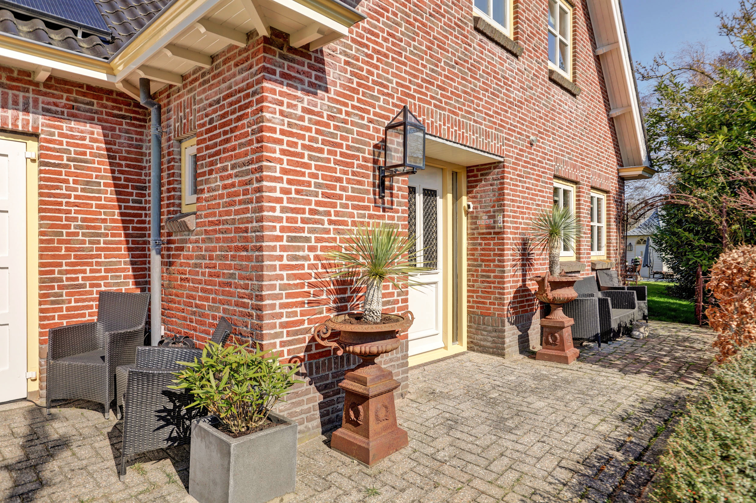 '$houseDetails->street_name'.' '.'$houseDetails->number'