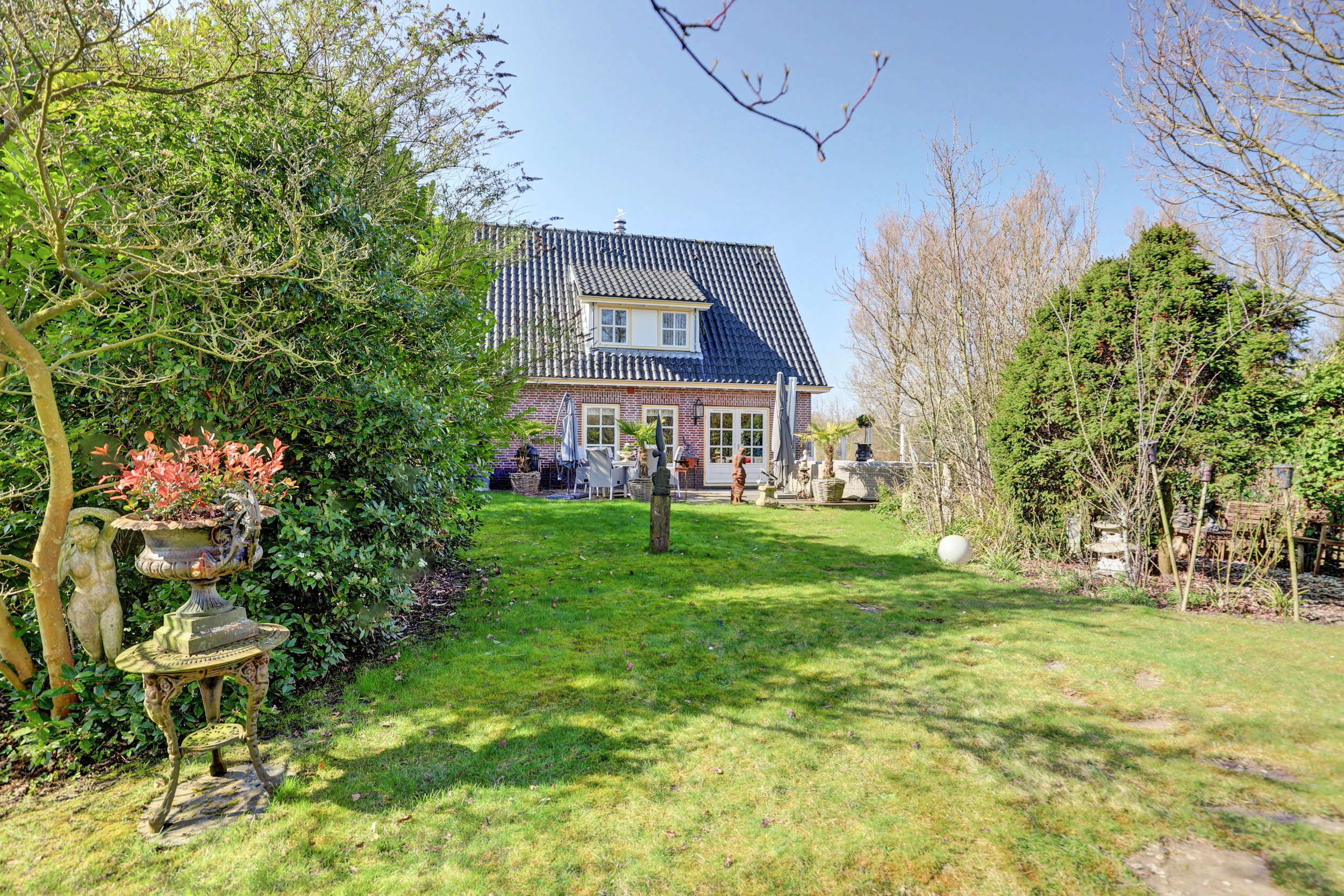 '$houseDetails->street_name'.' '.'$houseDetails->number'