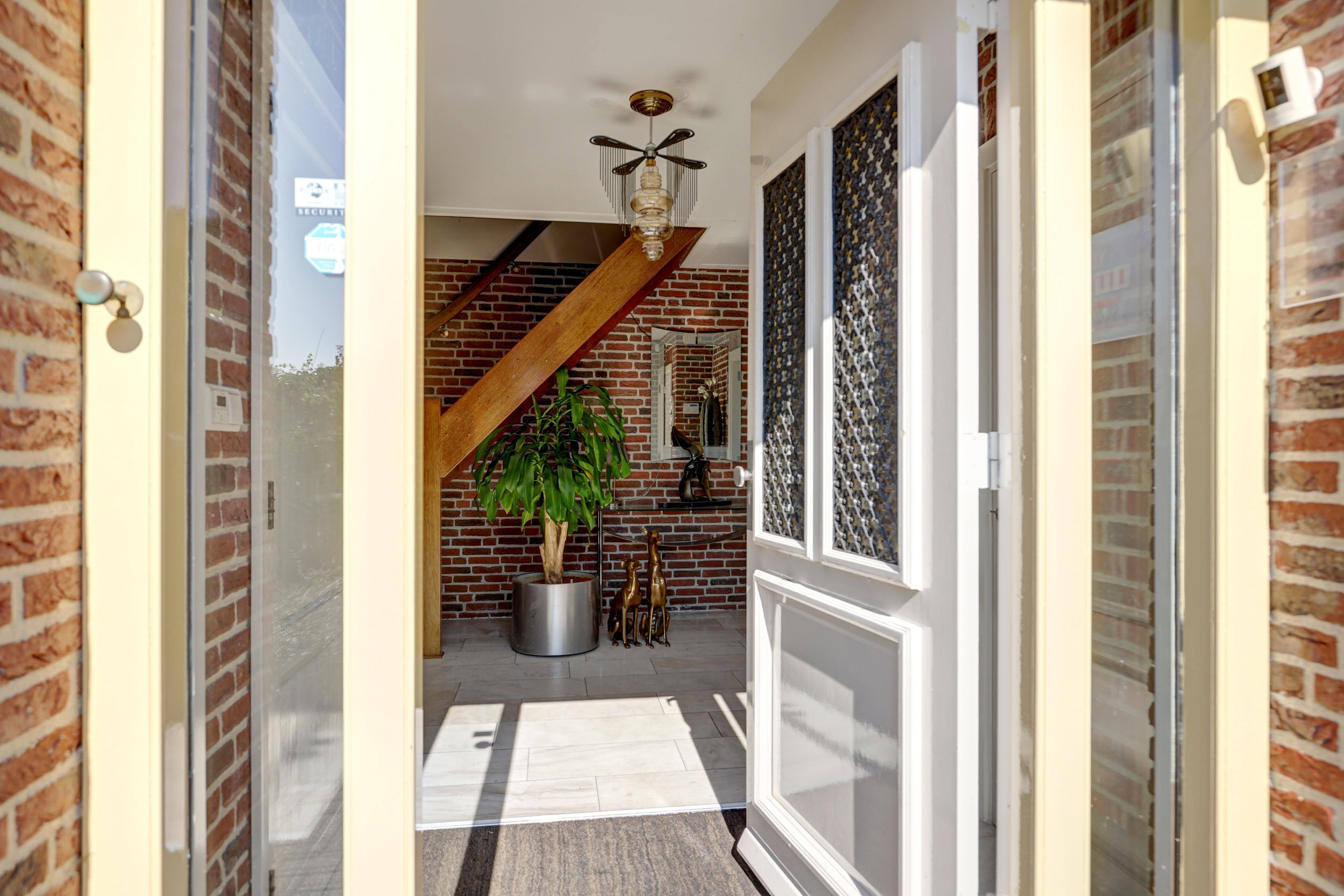 '$houseDetails->street_name'.' '.'$houseDetails->number'