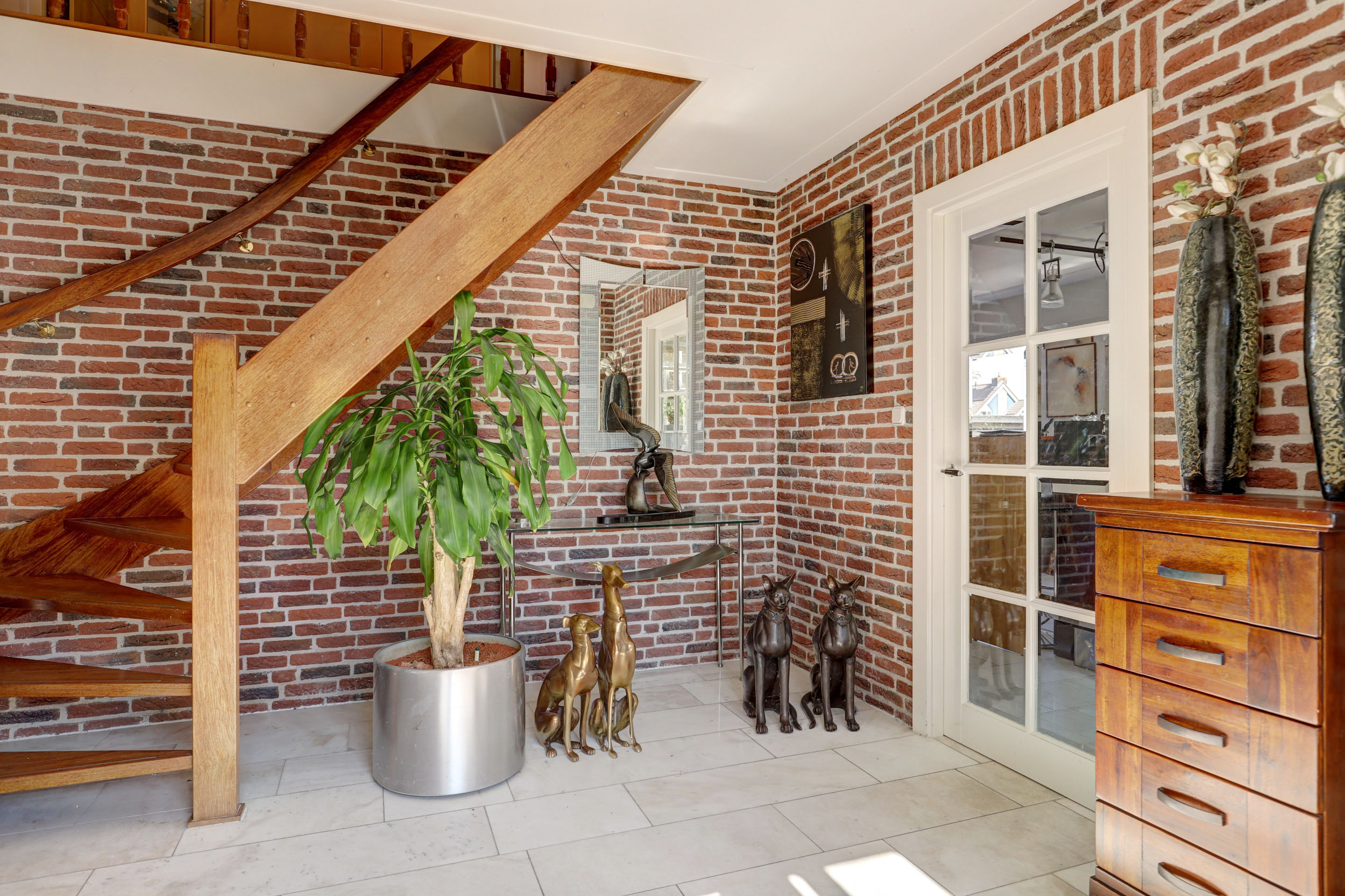 '$houseDetails->street_name'.' '.'$houseDetails->number'