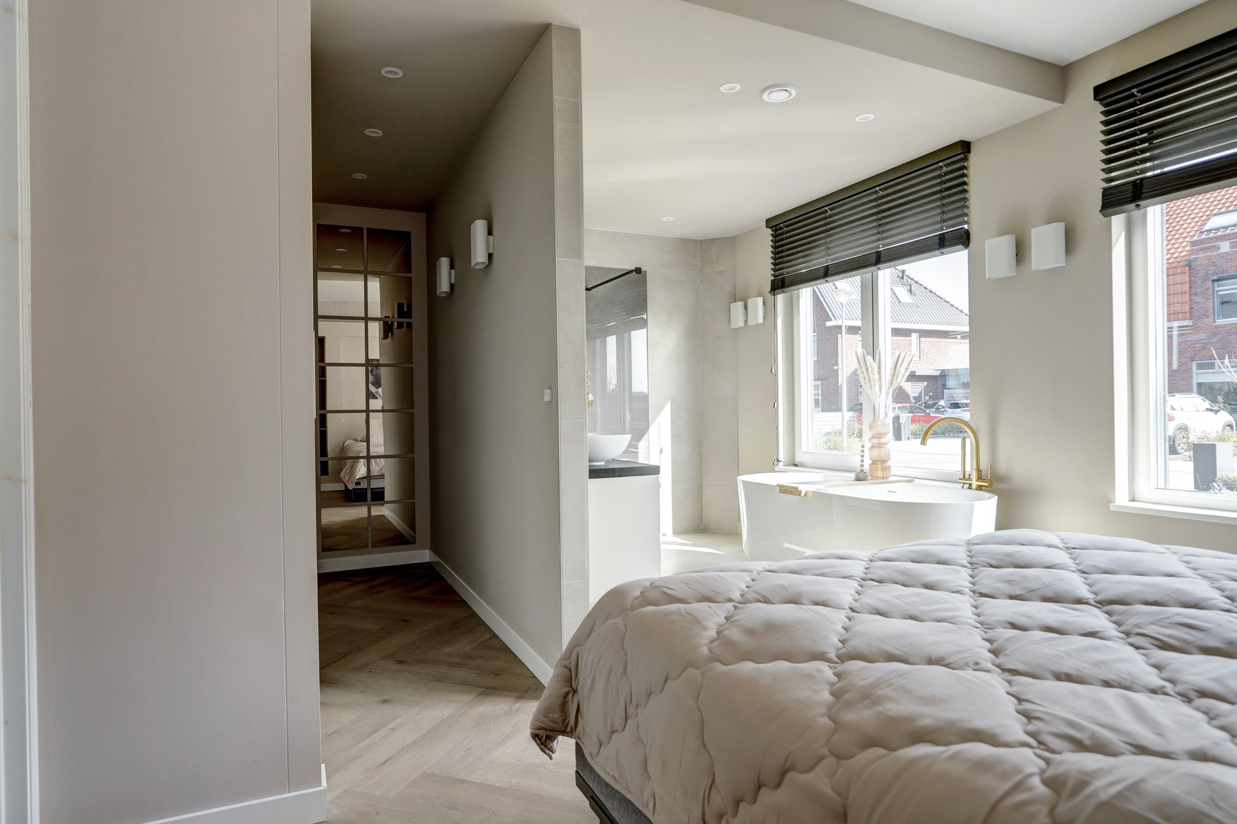 '$houseDetails->street_name'.' '.'$houseDetails->number'