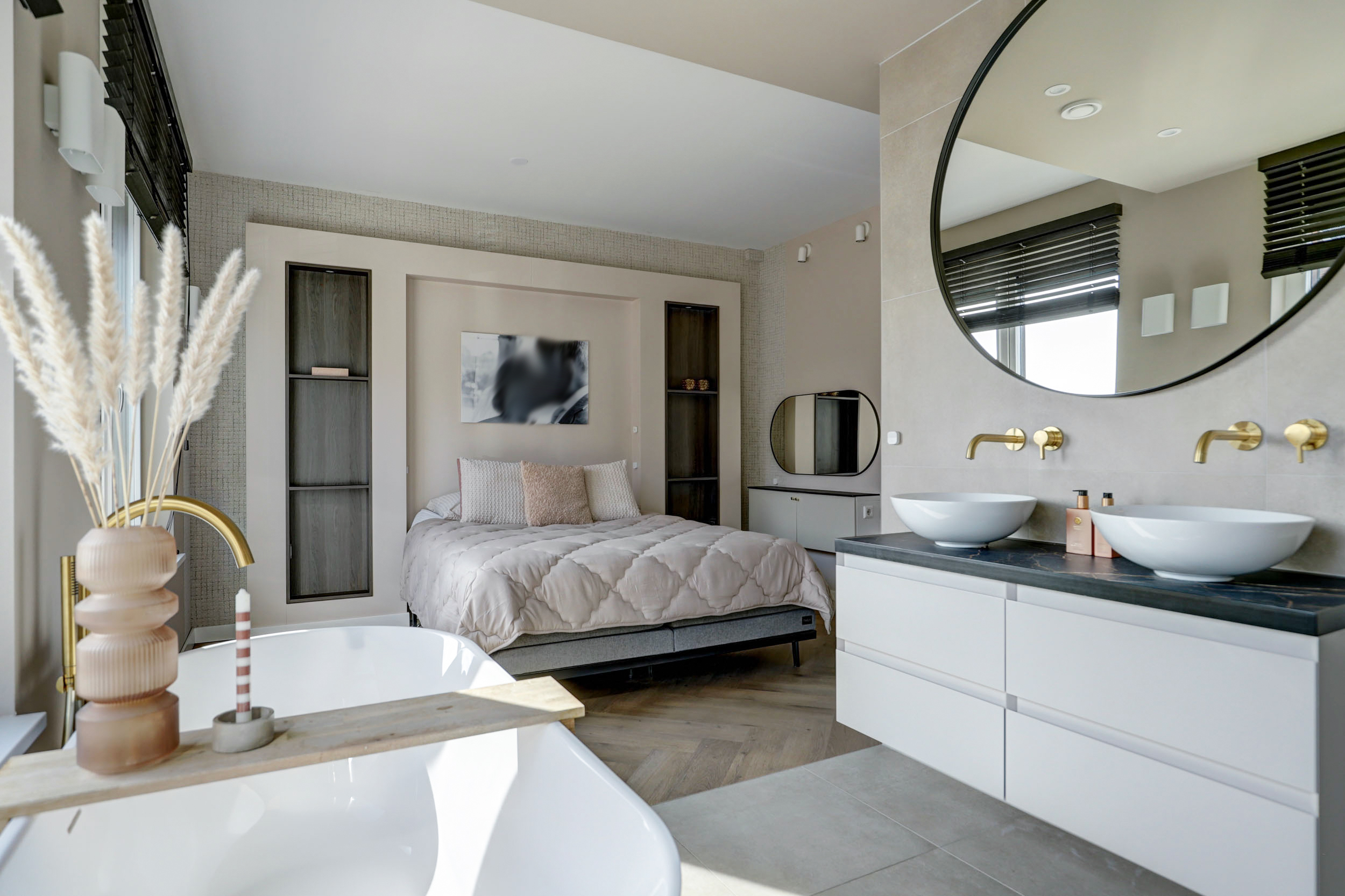 '$houseDetails->street_name'.' '.'$houseDetails->number'