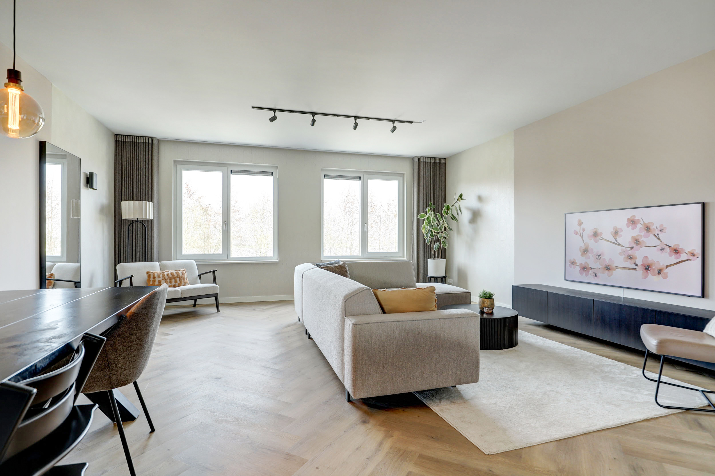 '$houseDetails->street_name'.' '.'$houseDetails->number'