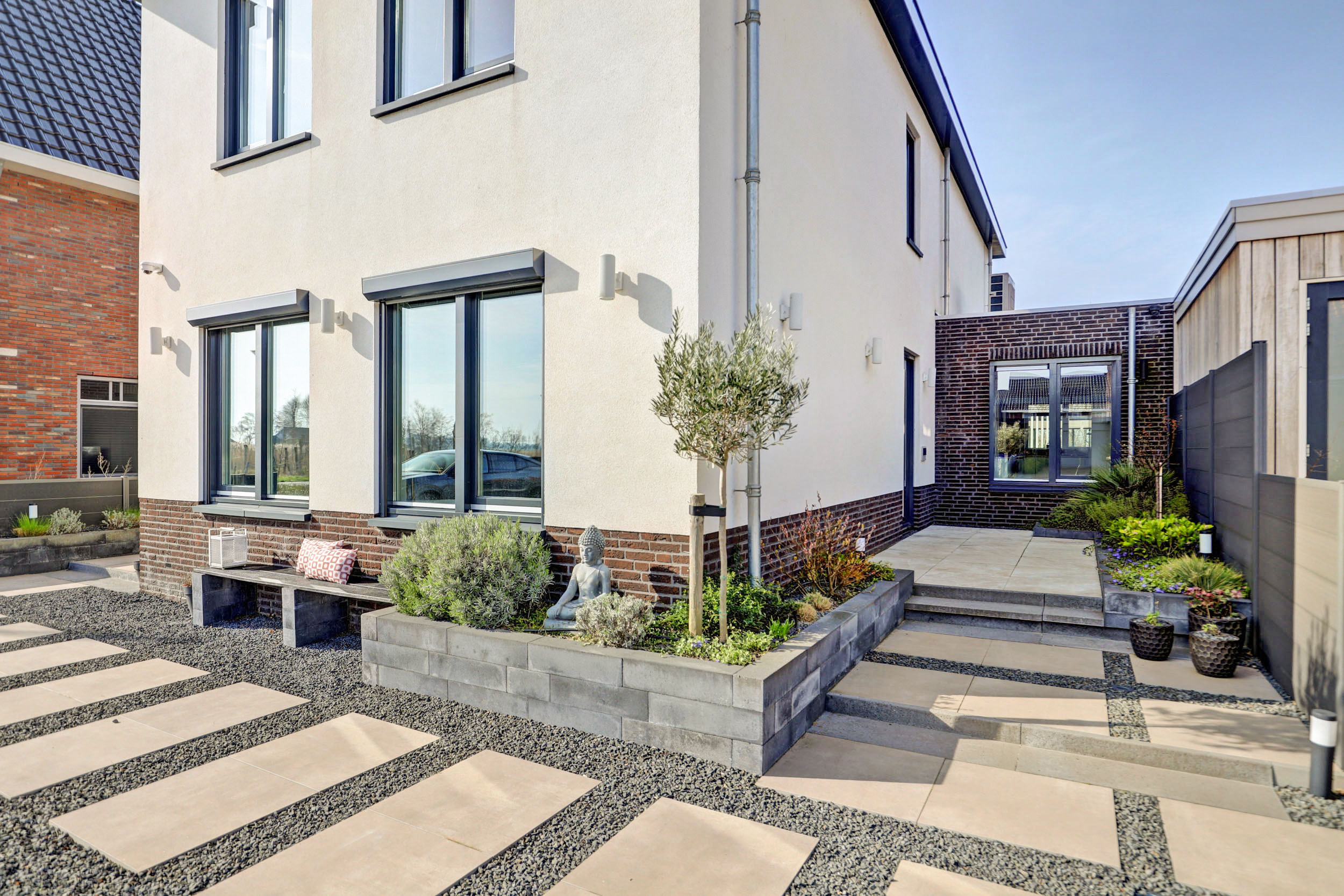 '$houseDetails->street_name'.' '.'$houseDetails->number'