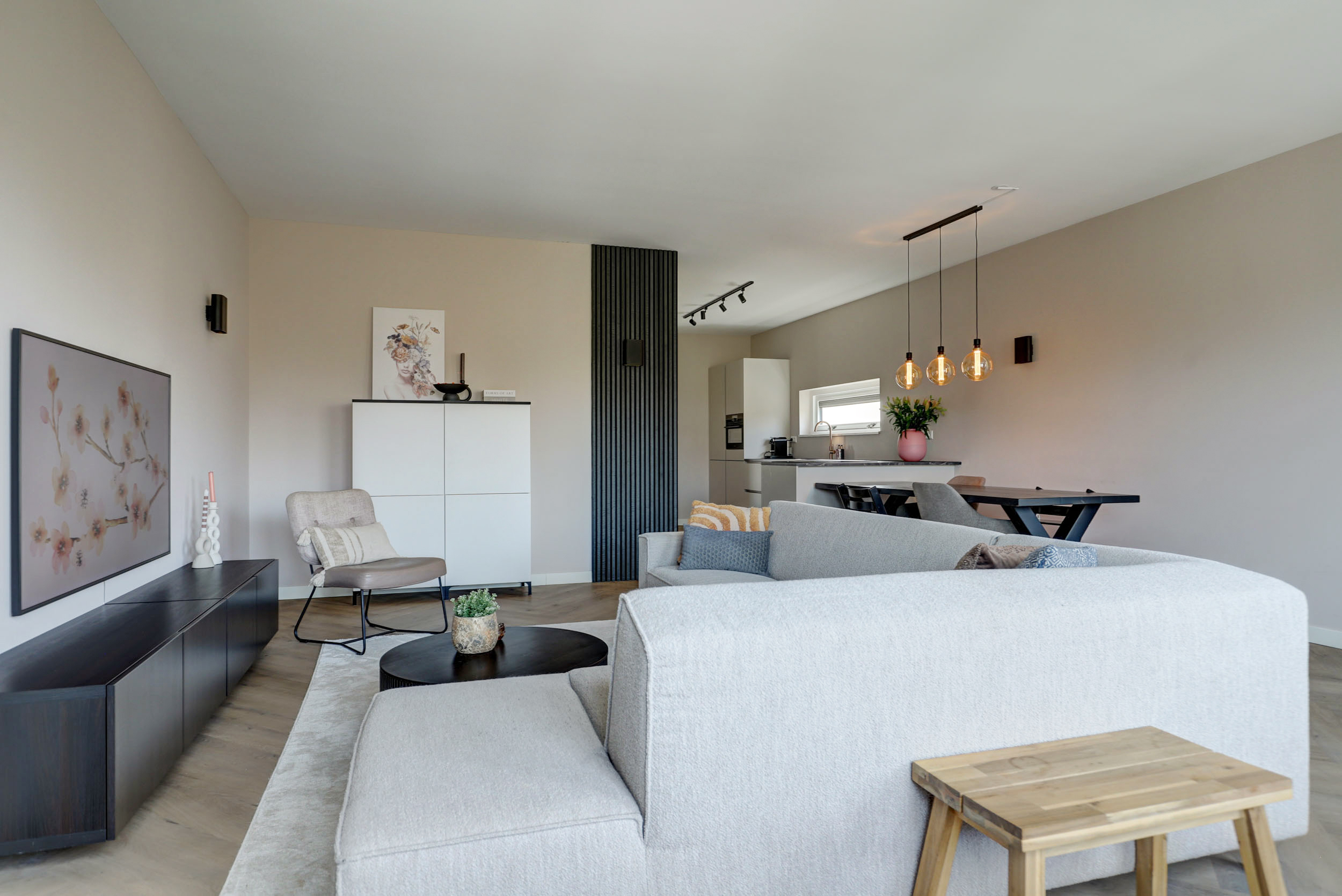 '$houseDetails->street_name'.' '.'$houseDetails->number'