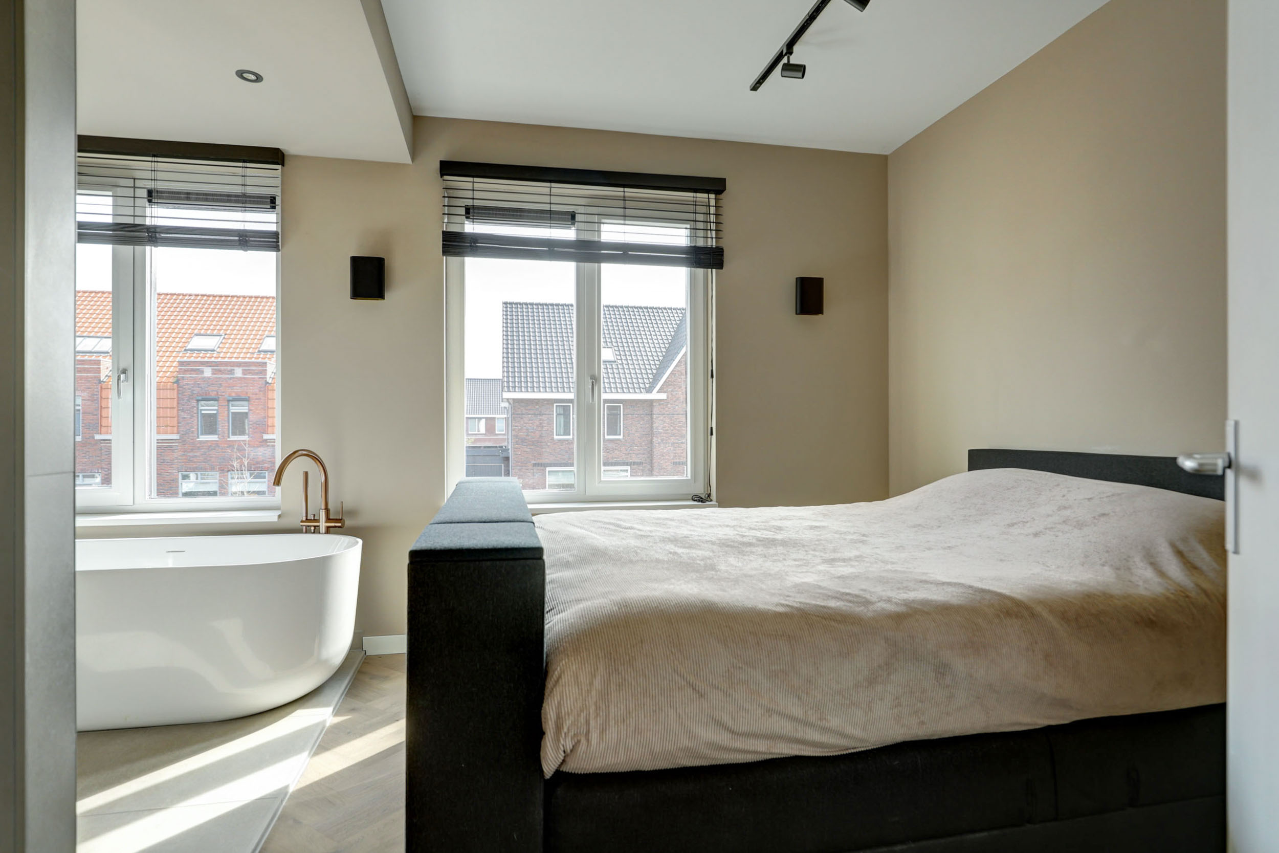 '$houseDetails->street_name'.' '.'$houseDetails->number'