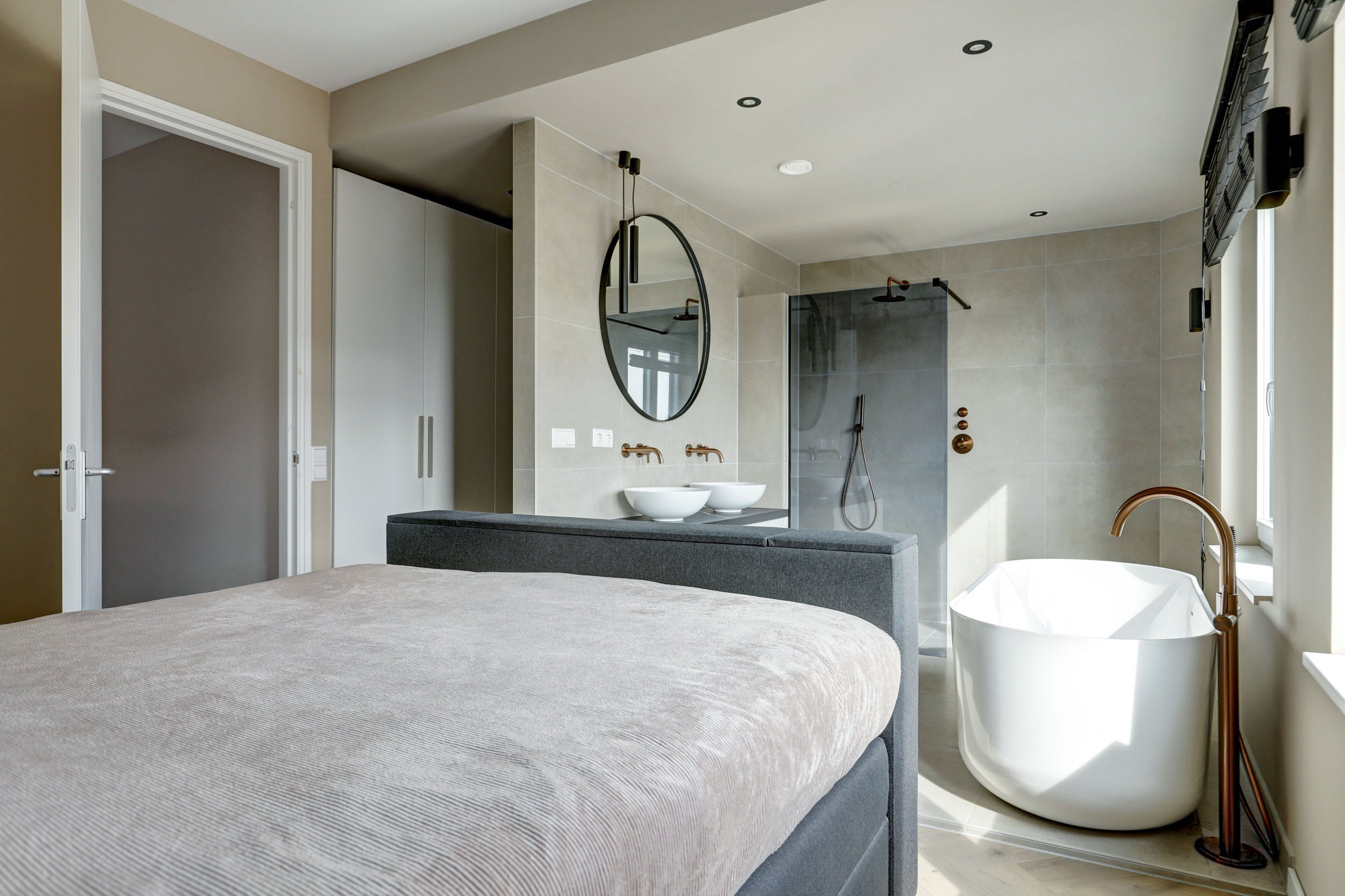 '$houseDetails->street_name'.' '.'$houseDetails->number'