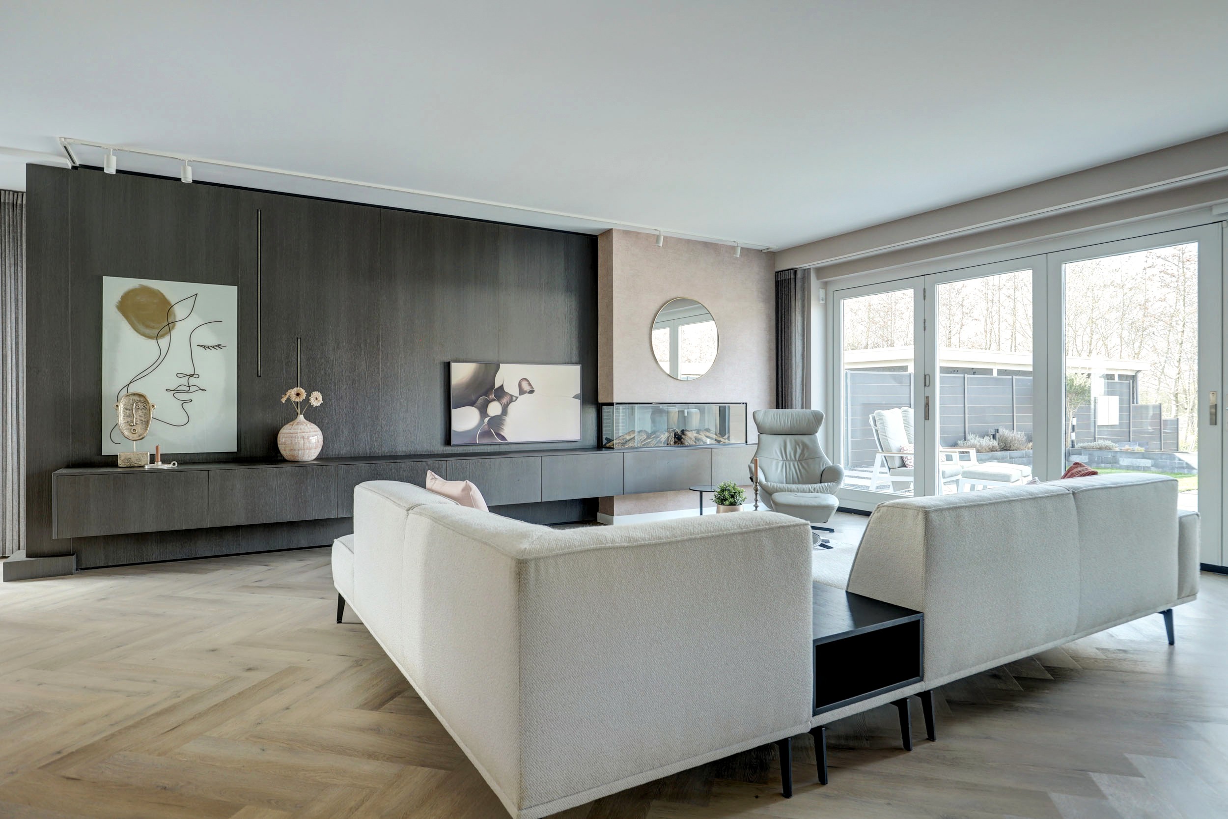 '$houseDetails->street_name'.' '.'$houseDetails->number'