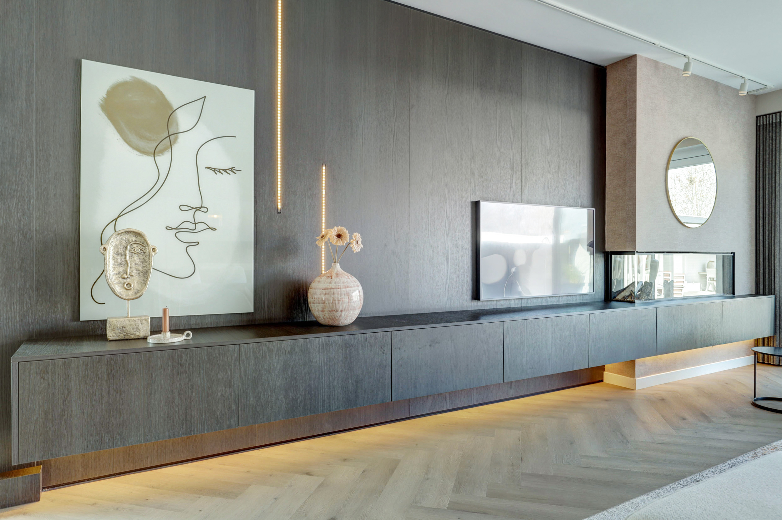 '$houseDetails->street_name'.' '.'$houseDetails->number'