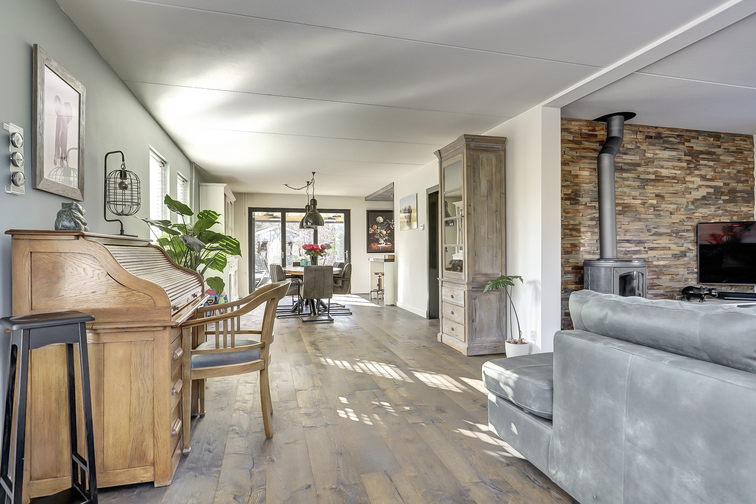 '$houseDetails->street_name'.' '.'$houseDetails->number'