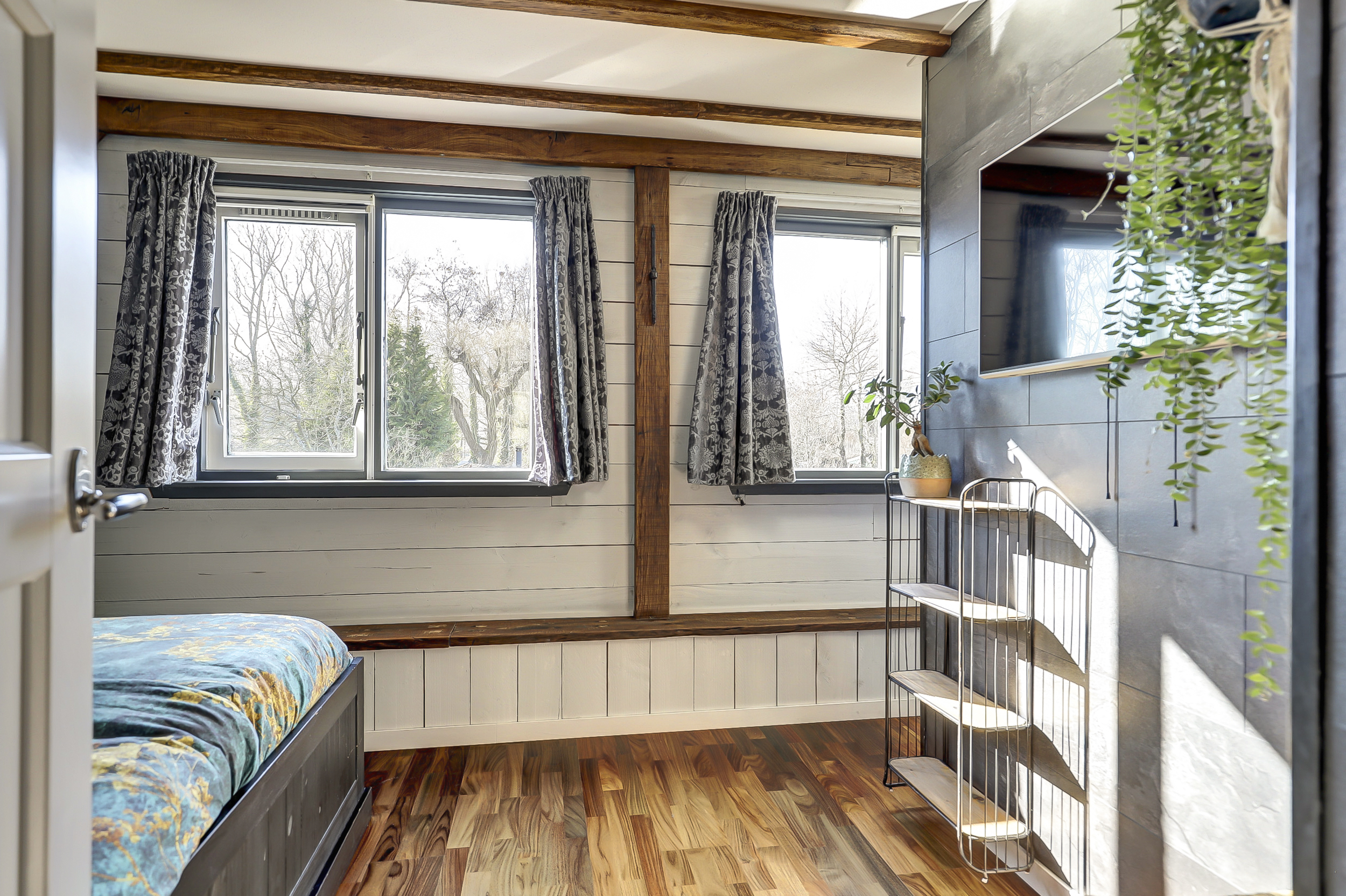 '$houseDetails->street_name'.' '.'$houseDetails->number'