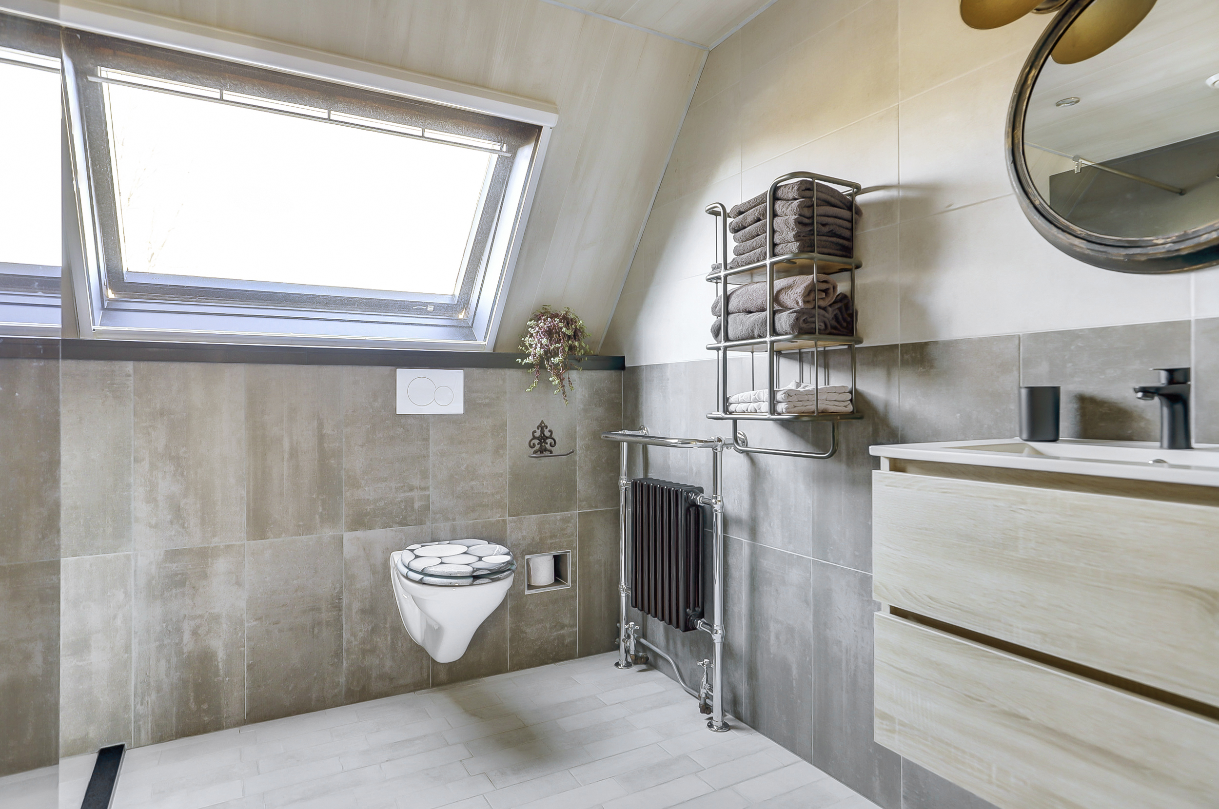 '$houseDetails->street_name'.' '.'$houseDetails->number'