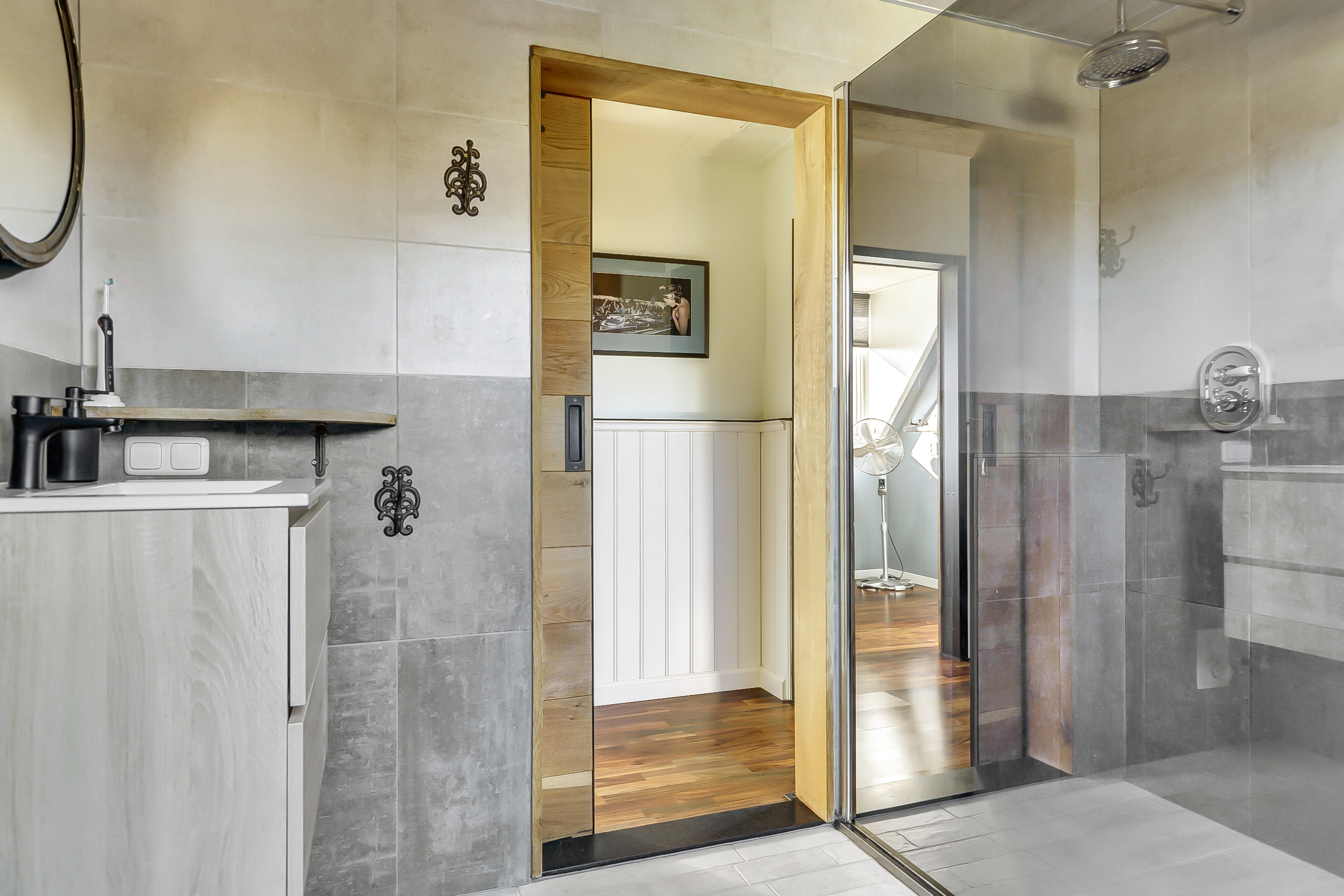 '$houseDetails->street_name'.' '.'$houseDetails->number'