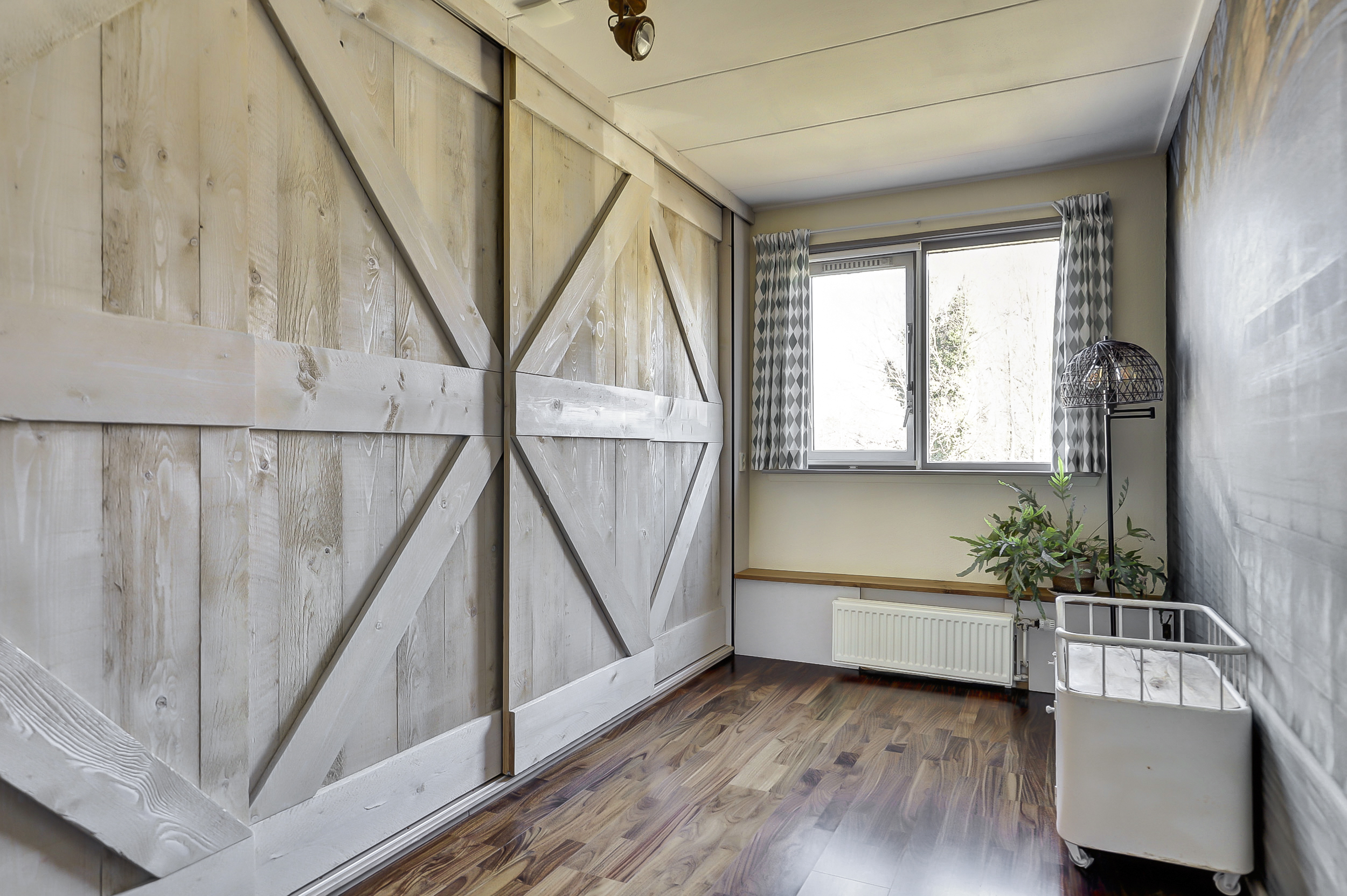 '$houseDetails->street_name'.' '.'$houseDetails->number'