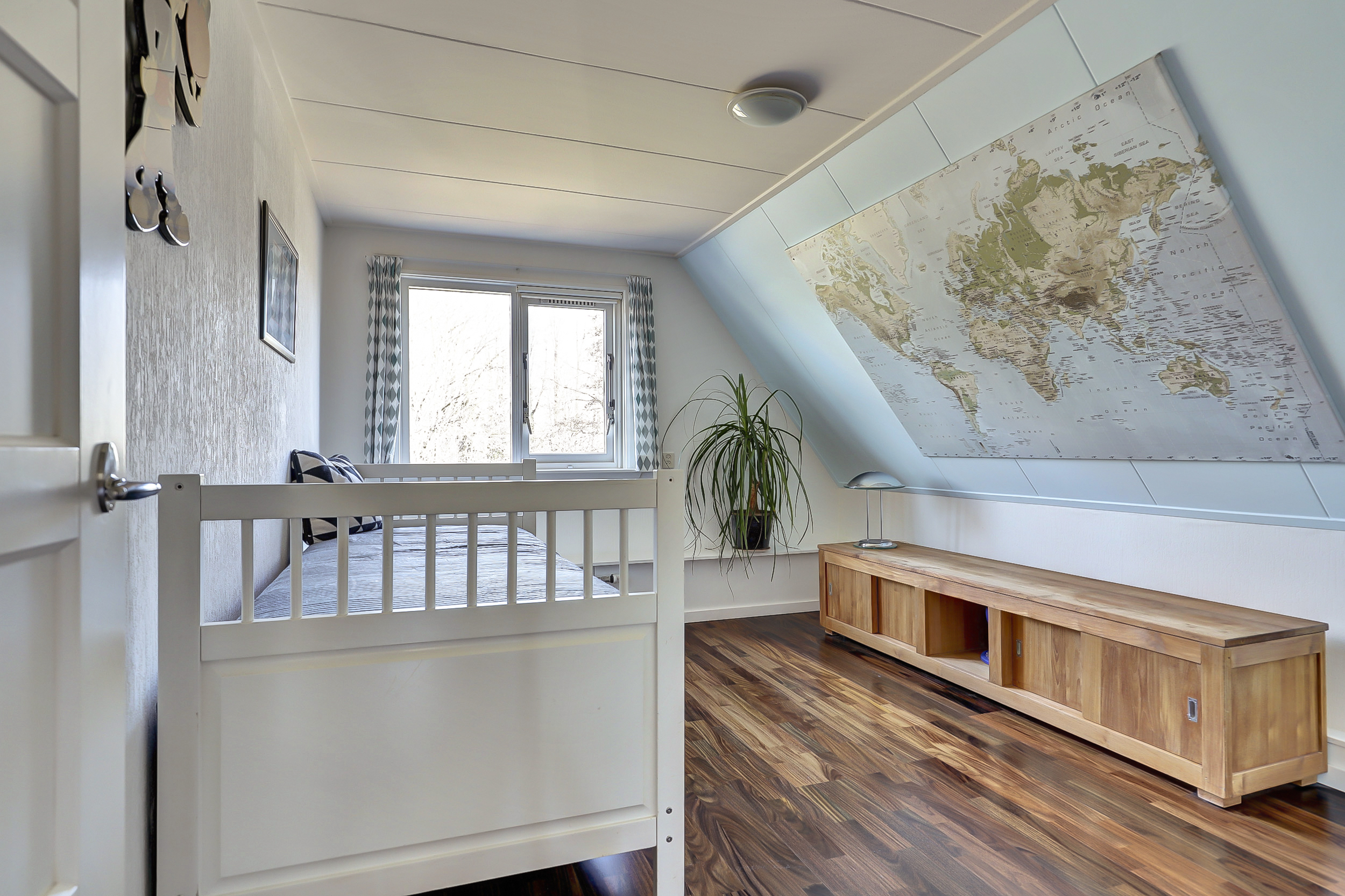 '$houseDetails->street_name'.' '.'$houseDetails->number'