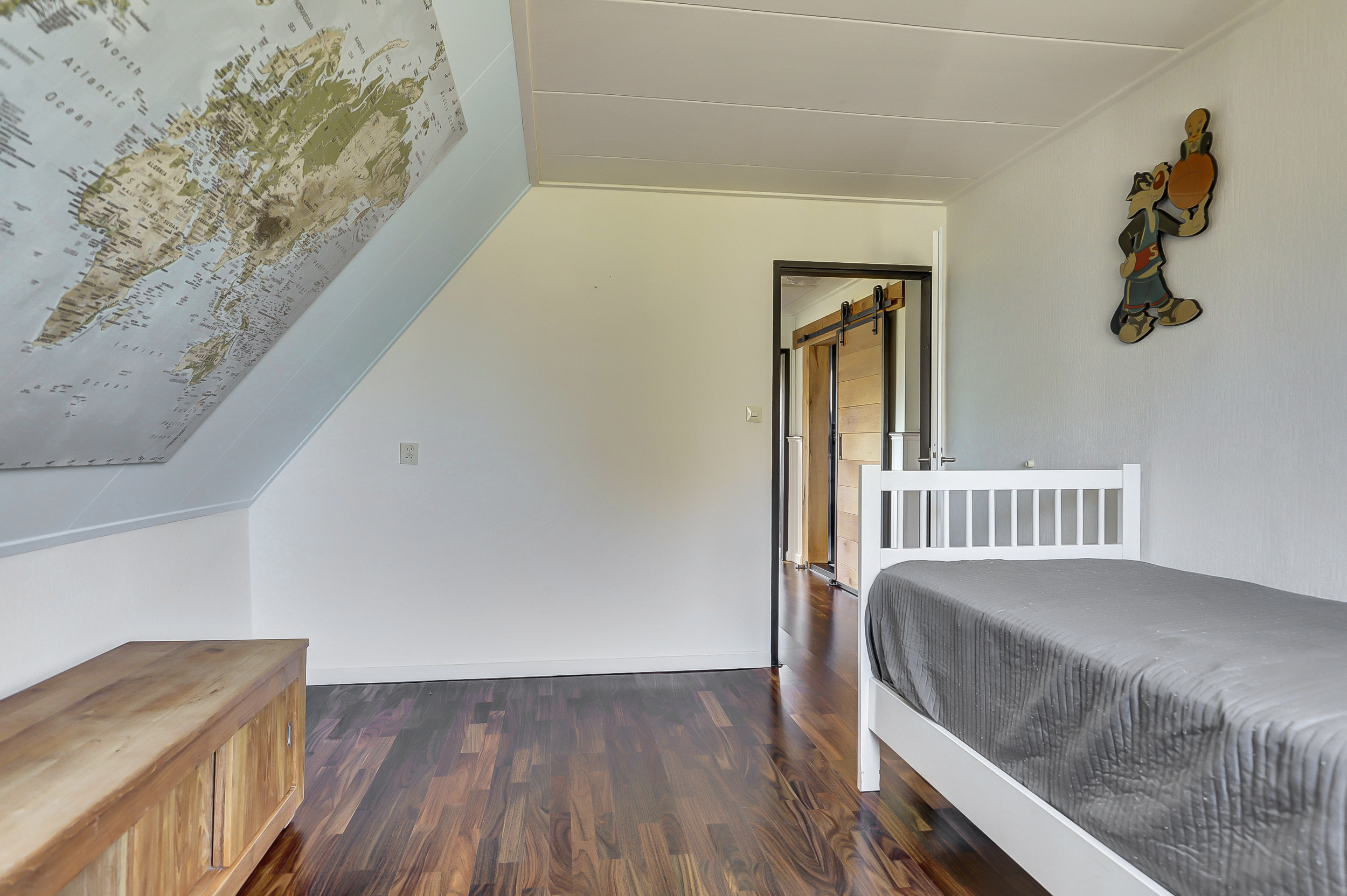 '$houseDetails->street_name'.' '.'$houseDetails->number'