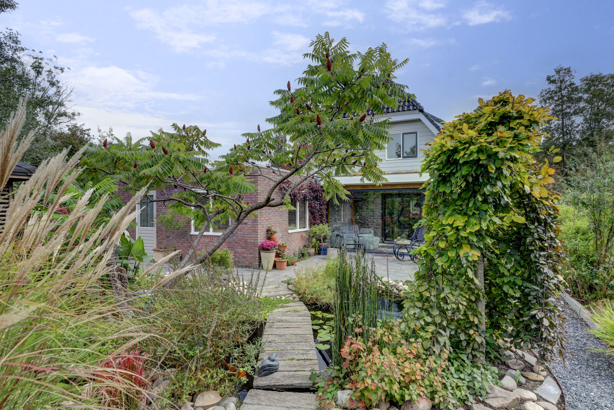 '$houseDetails->street_name'.' '.'$houseDetails->number'