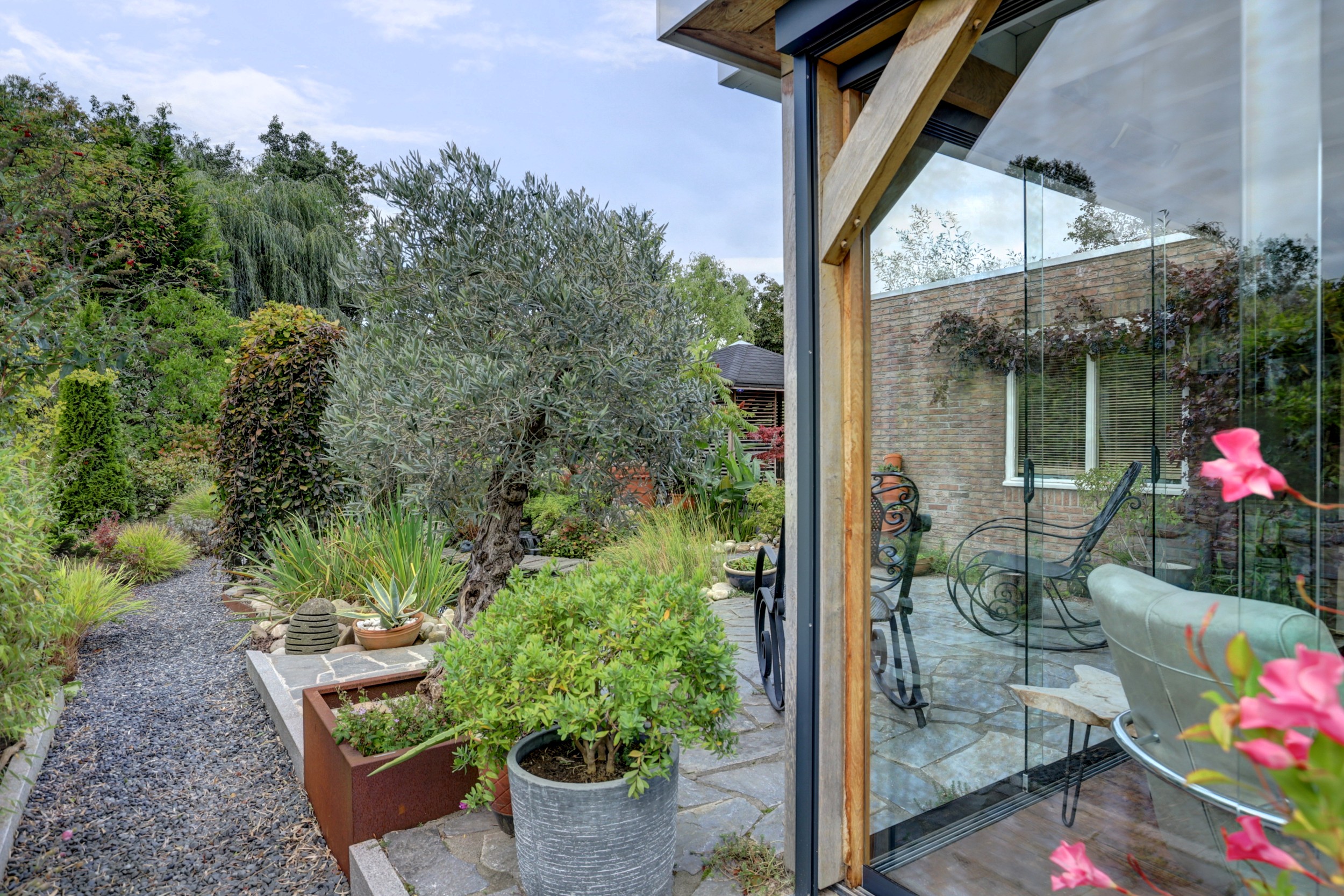 '$houseDetails->street_name'.' '.'$houseDetails->number'