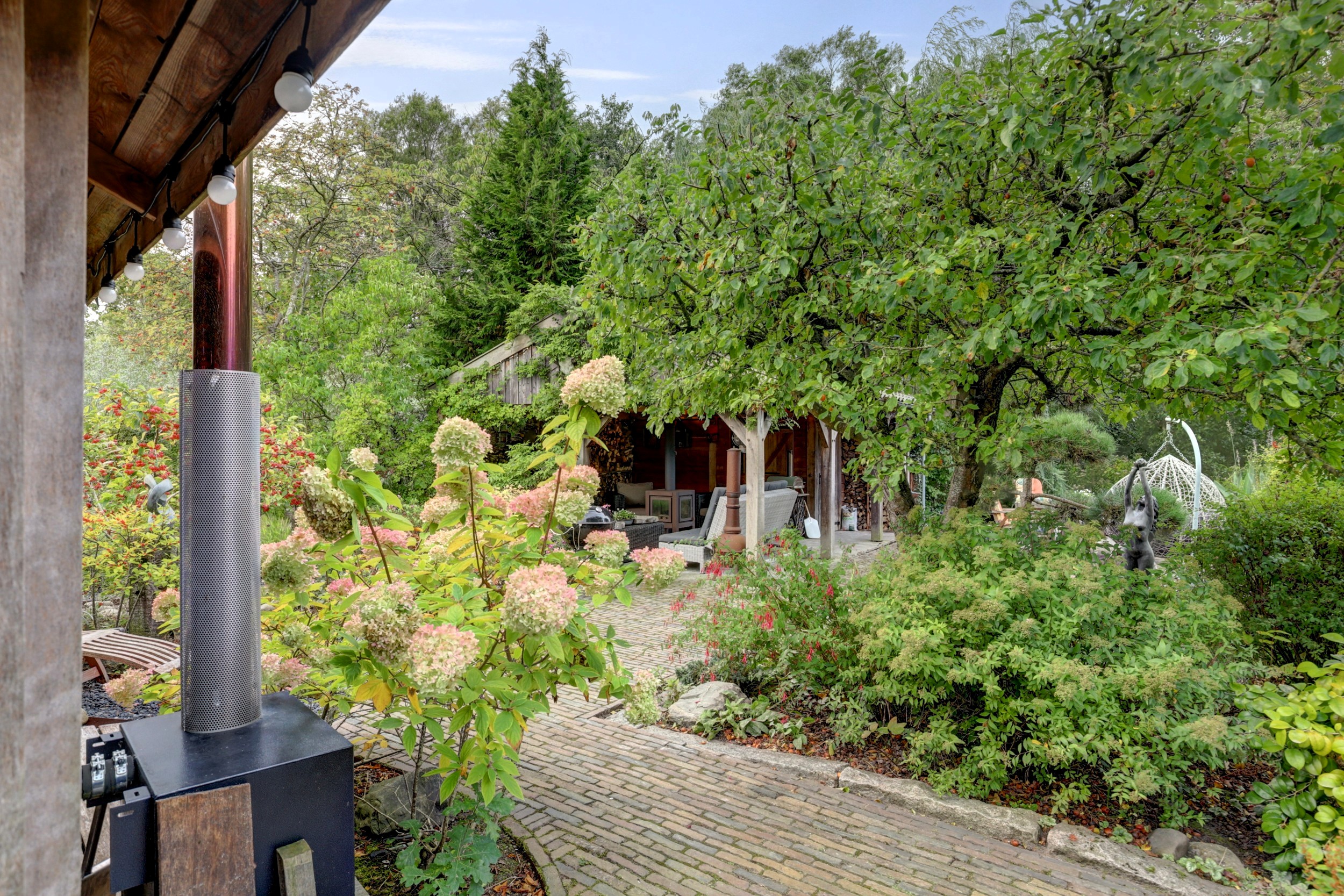 '$houseDetails->street_name'.' '.'$houseDetails->number'