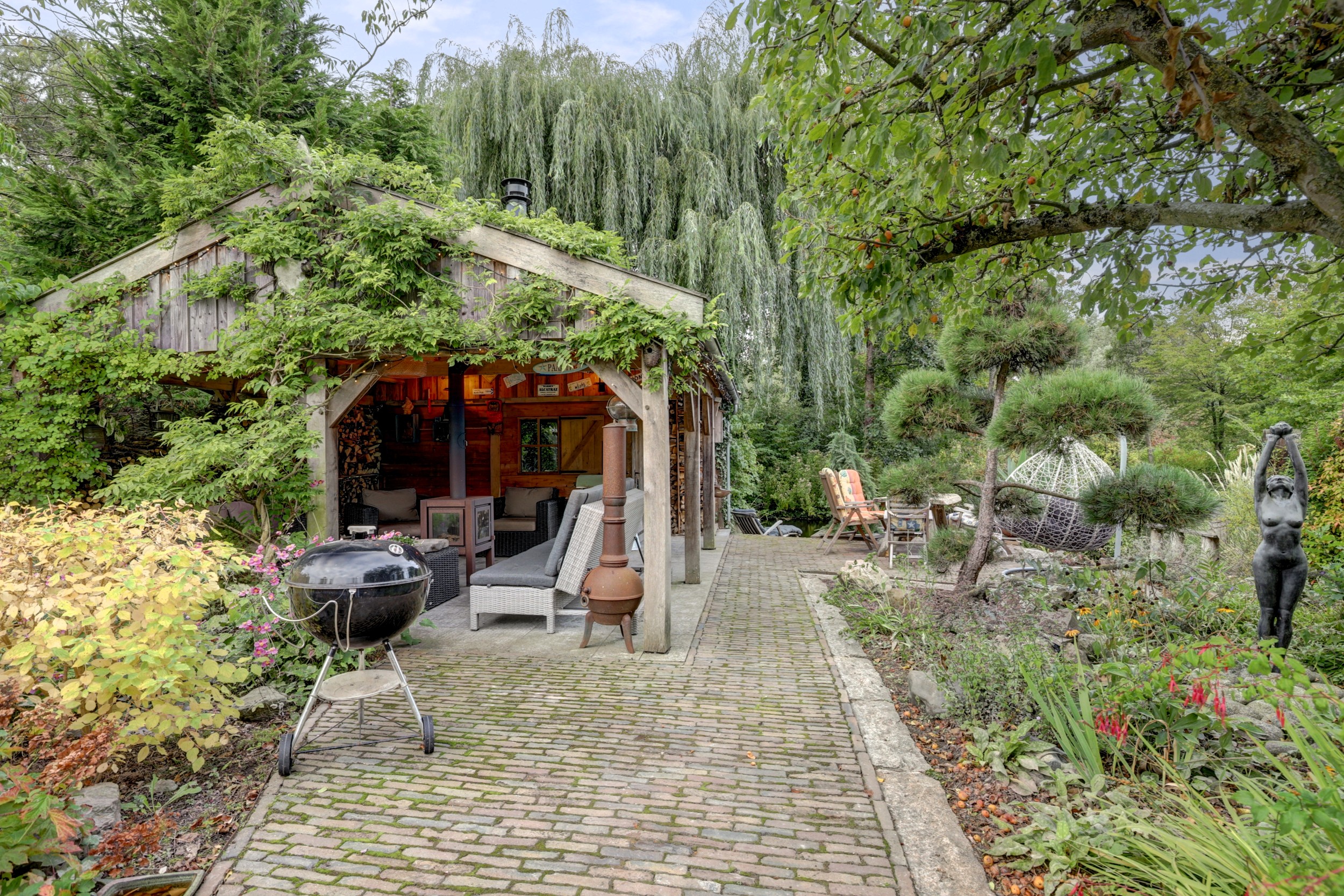 '$houseDetails->street_name'.' '.'$houseDetails->number'