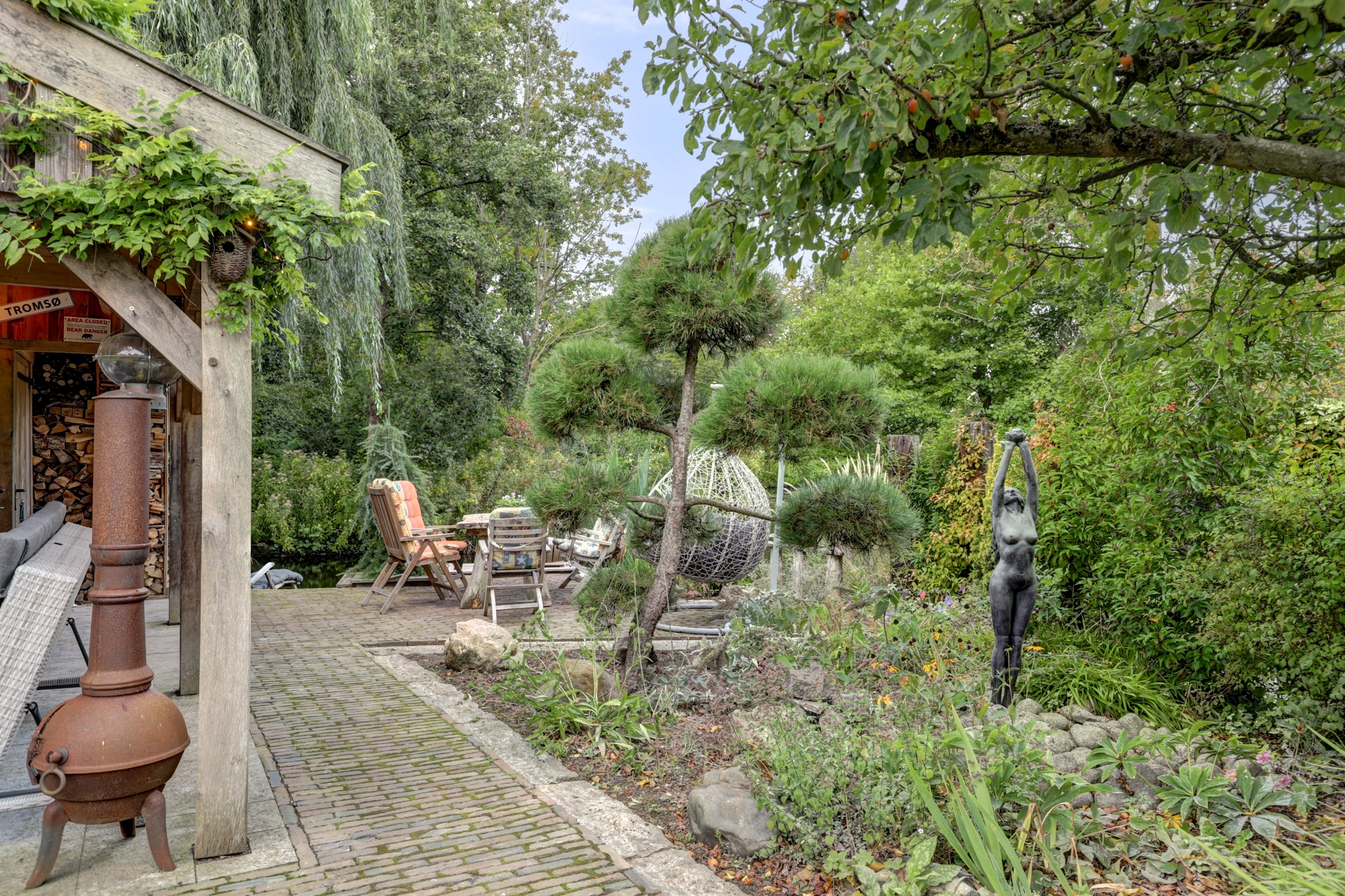 '$houseDetails->street_name'.' '.'$houseDetails->number'