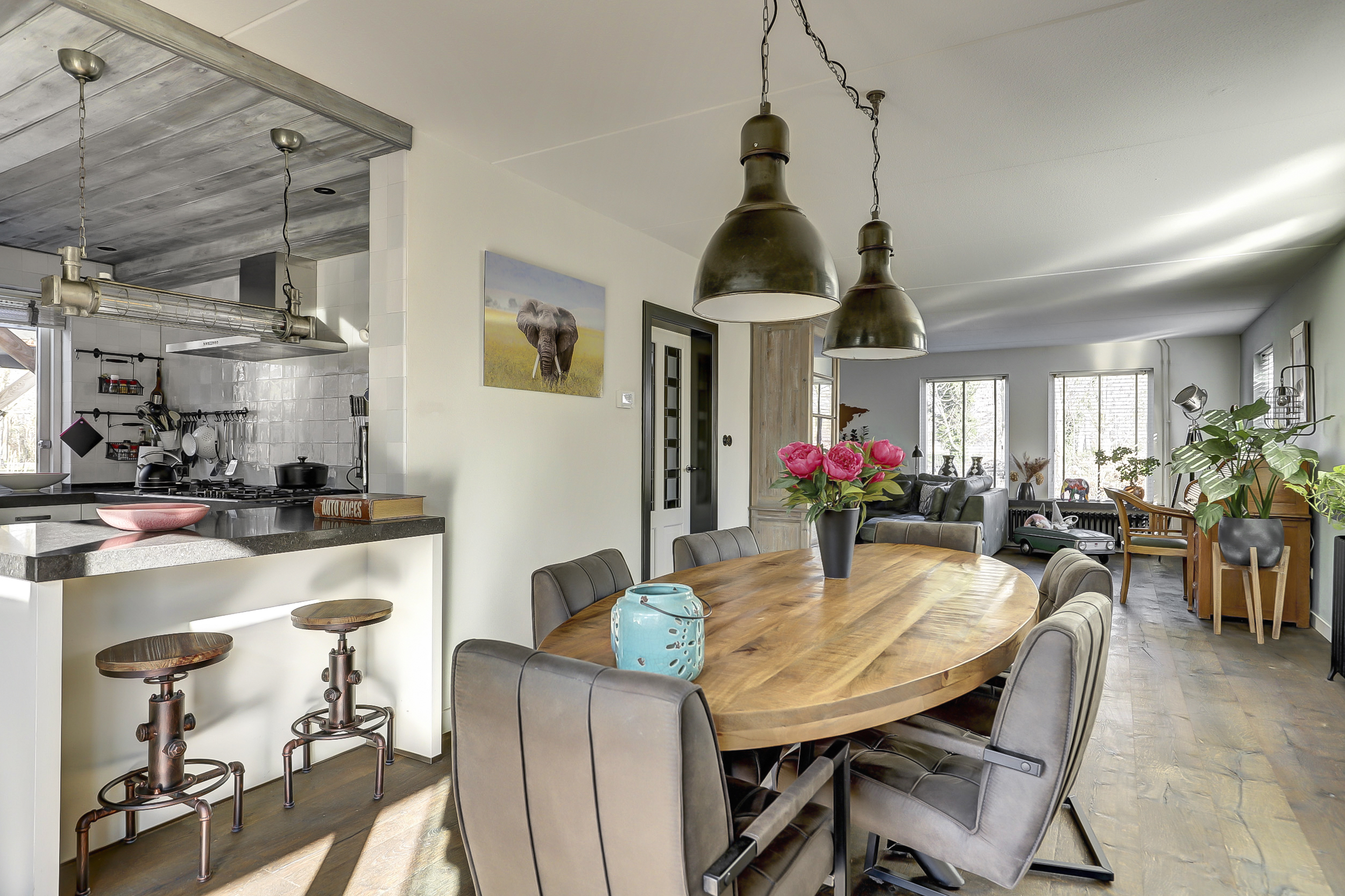 '$houseDetails->street_name'.' '.'$houseDetails->number'