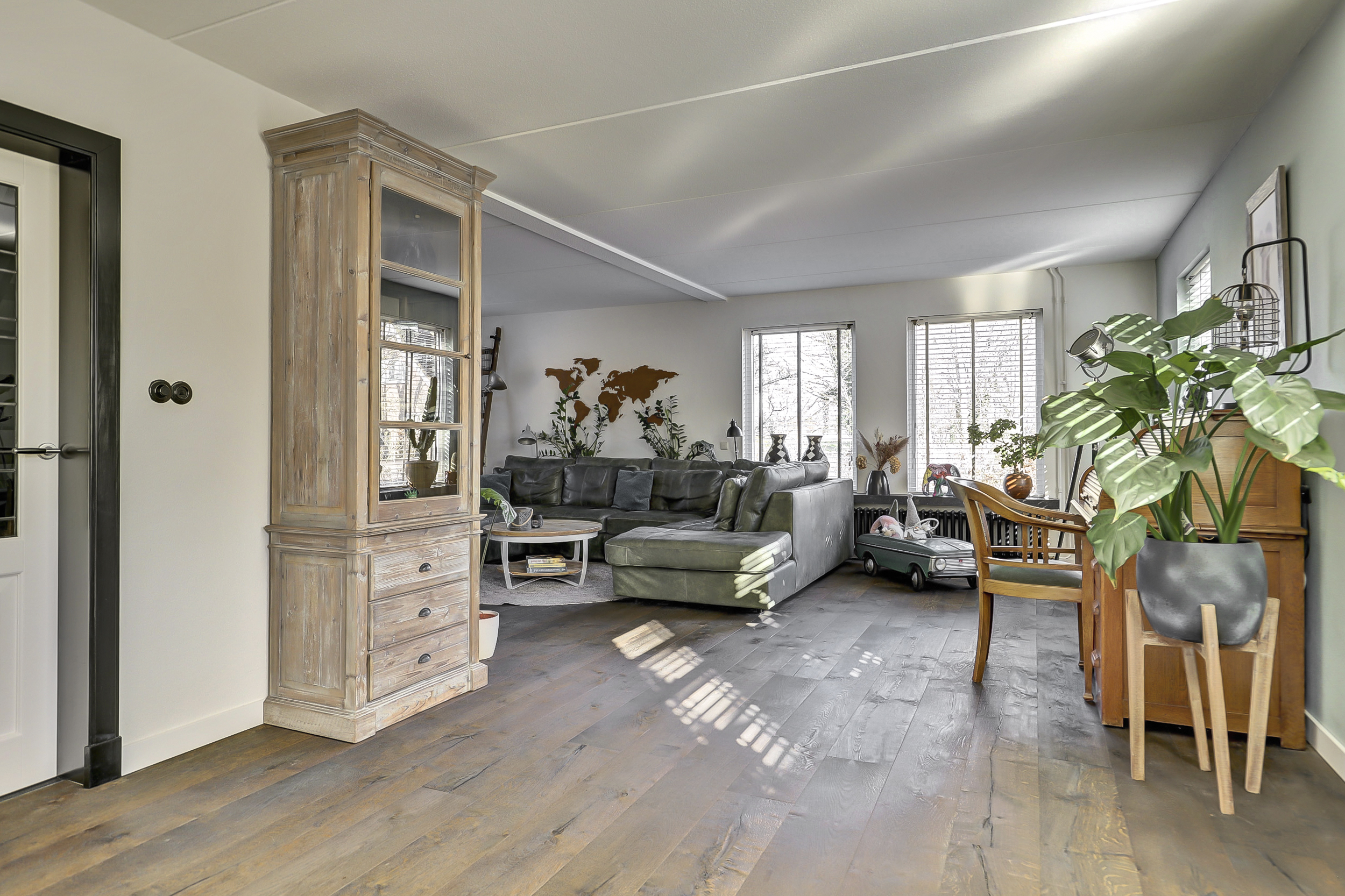 '$houseDetails->street_name'.' '.'$houseDetails->number'