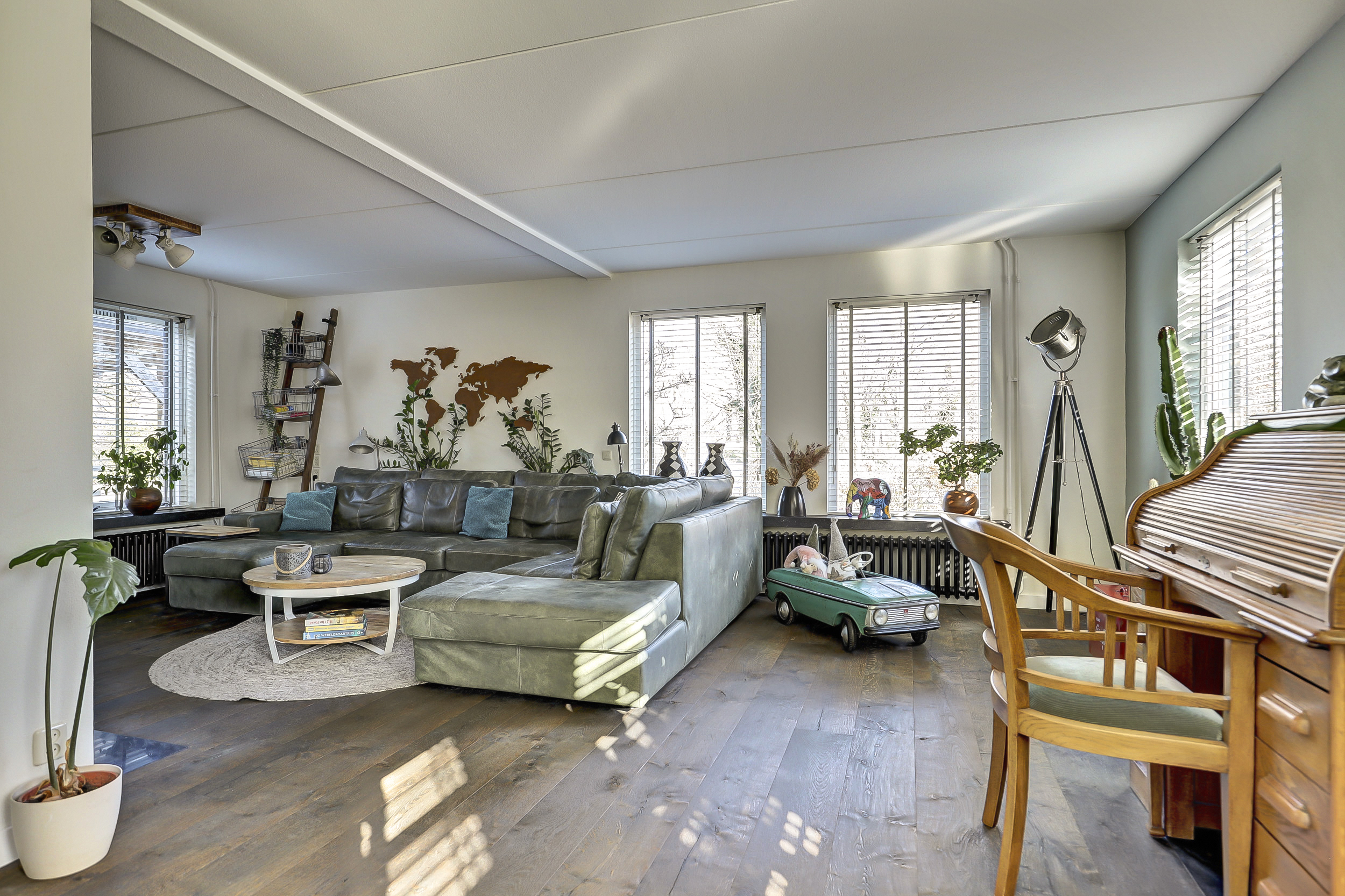 '$houseDetails->street_name'.' '.'$houseDetails->number'