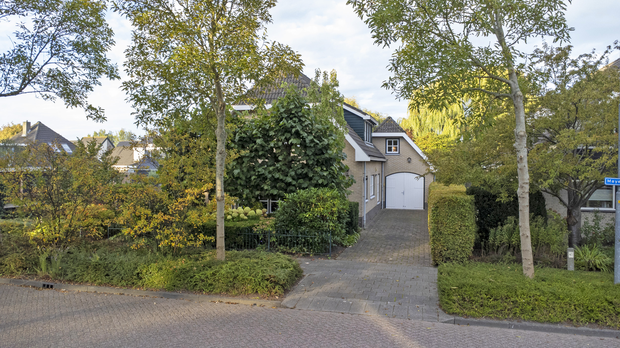 '$houseDetails->street_name'.' '.'$houseDetails->number'