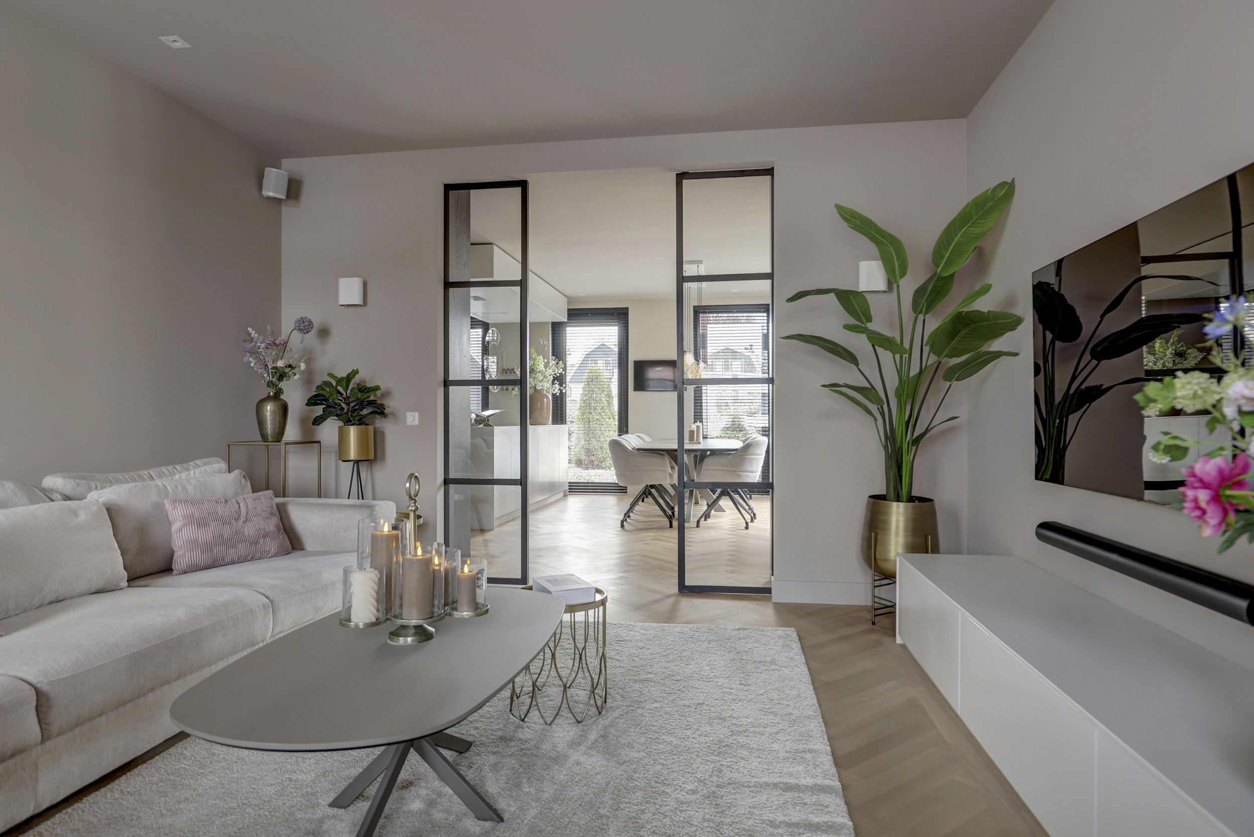 '$houseDetails->street_name'.' '.'$houseDetails->number'