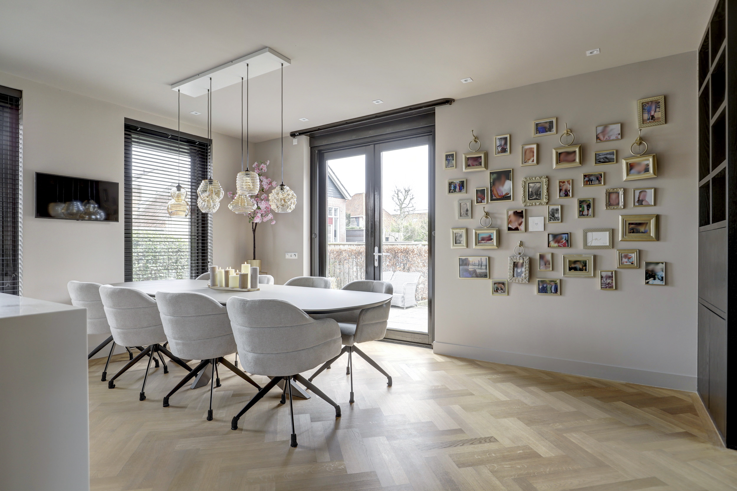 '$houseDetails->street_name'.' '.'$houseDetails->number'