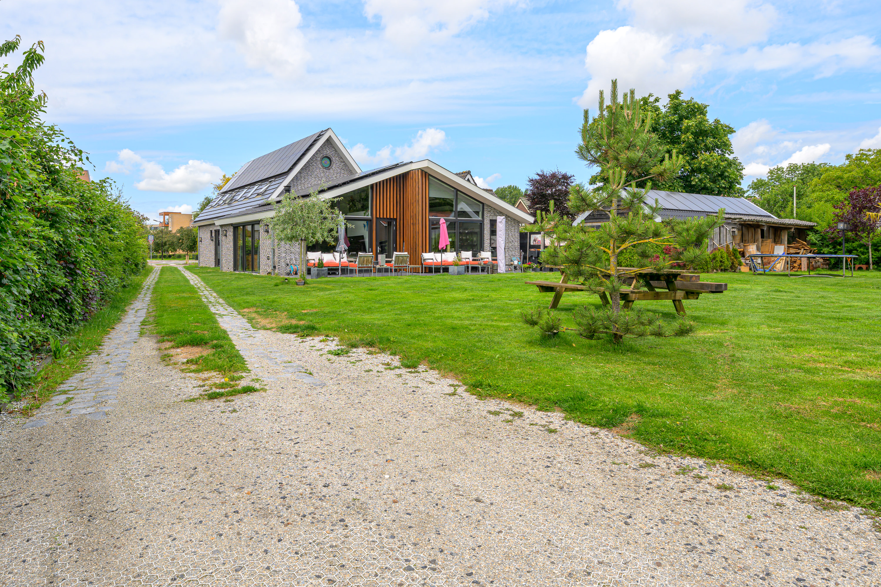 '$houseDetails->street_name'.' '.'$houseDetails->number'