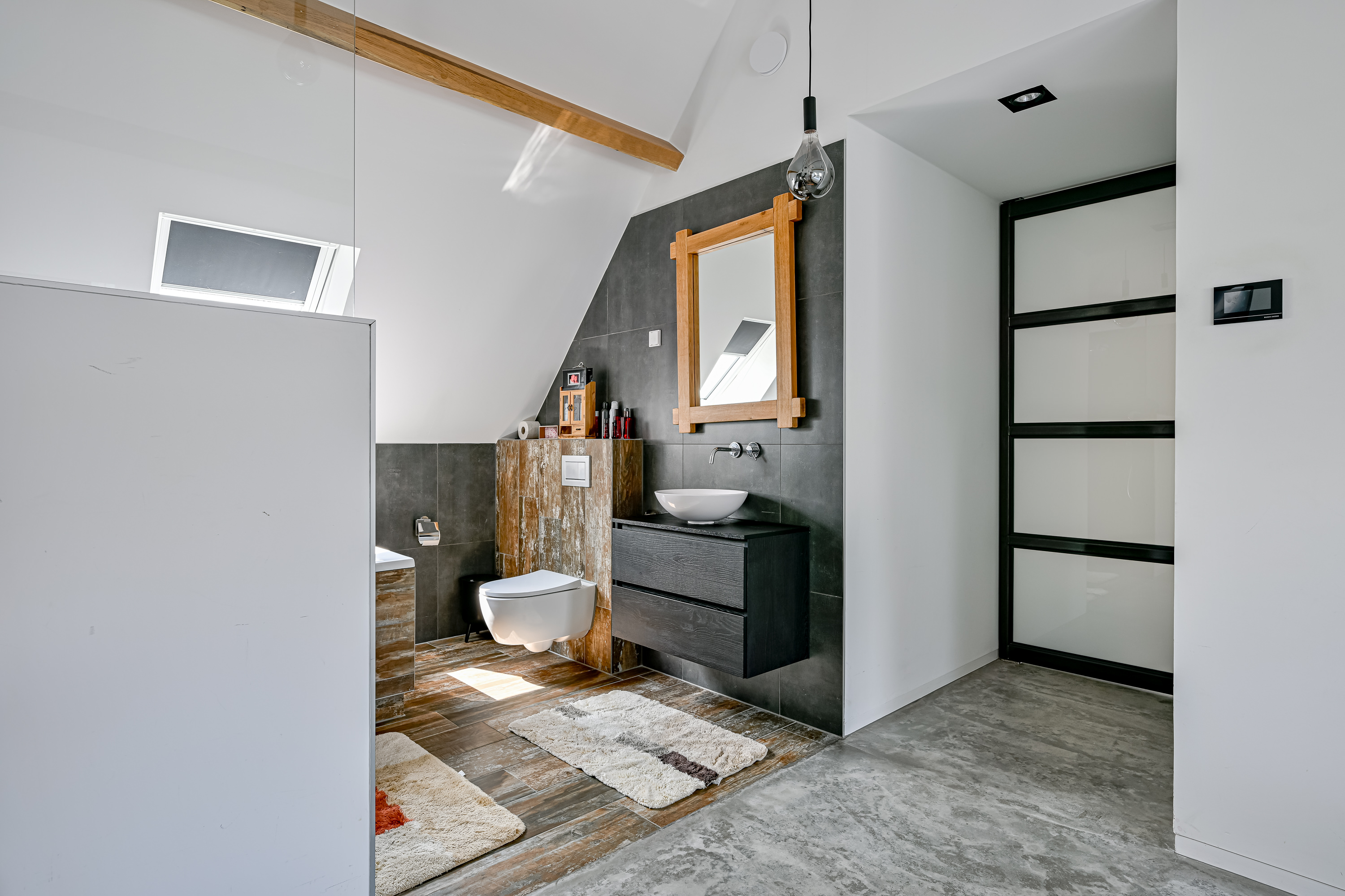 '$houseDetails->street_name'.' '.'$houseDetails->number'