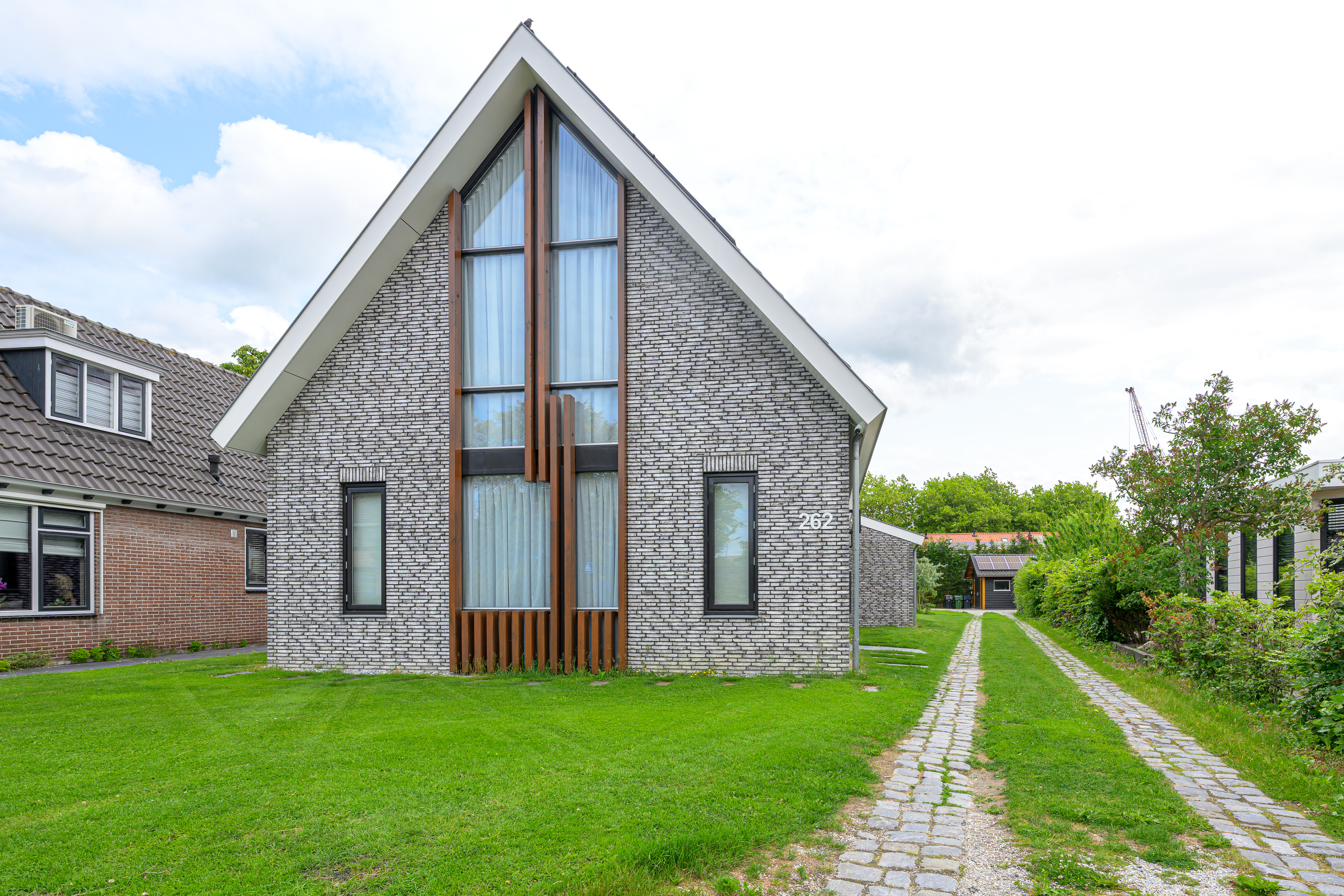 '$houseDetails->street_name'.' '.'$houseDetails->number'