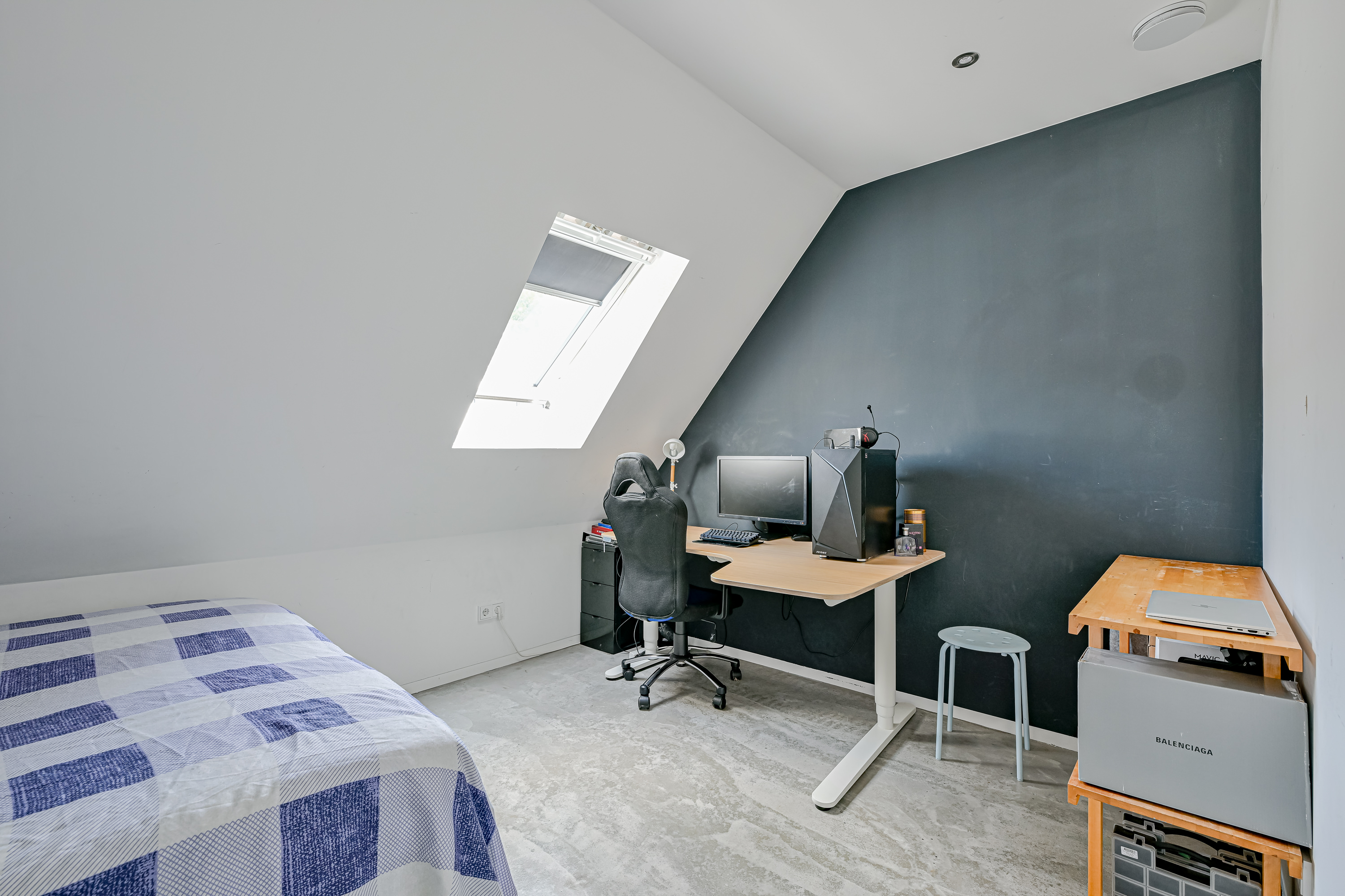 '$houseDetails->street_name'.' '.'$houseDetails->number'