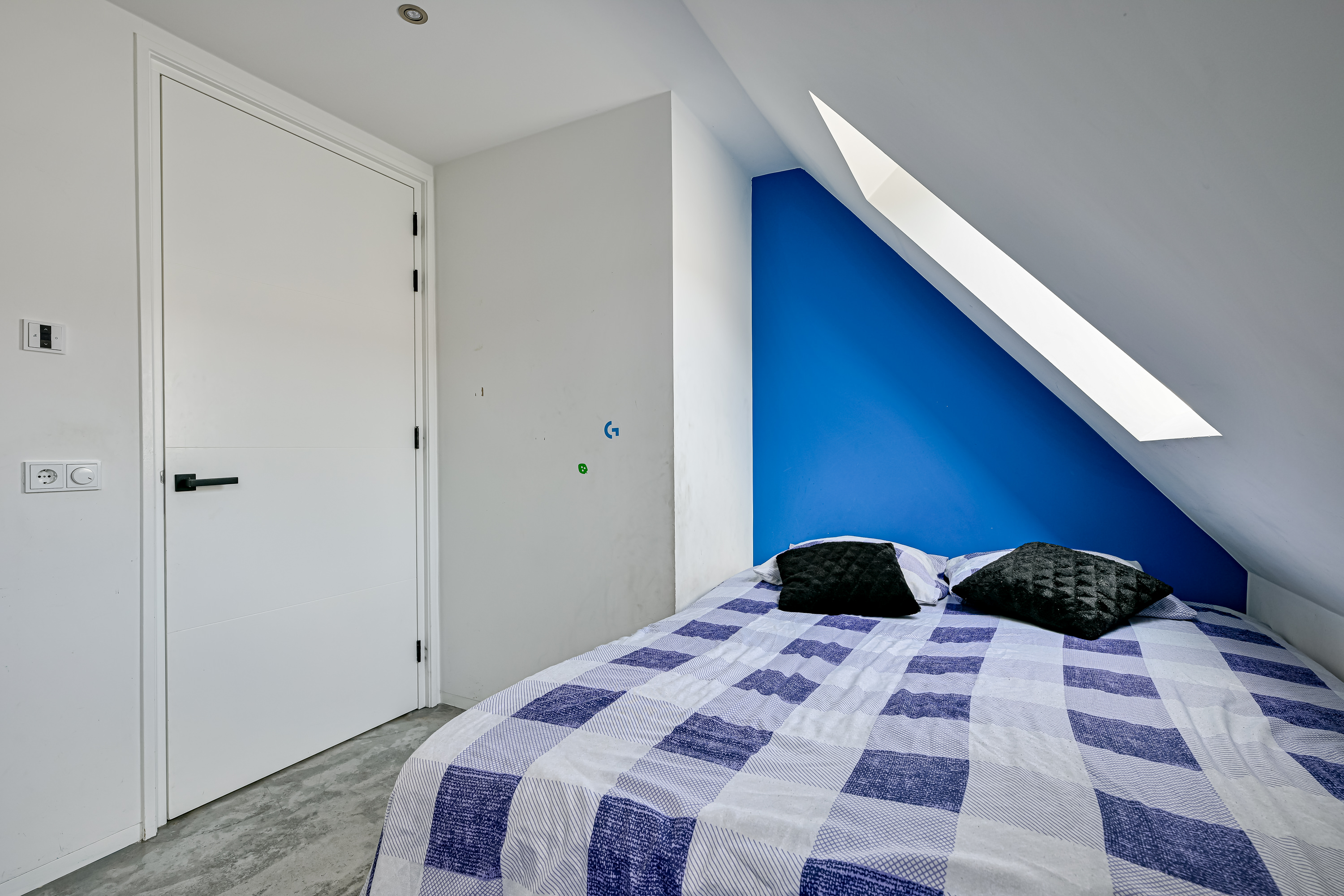 '$houseDetails->street_name'.' '.'$houseDetails->number'