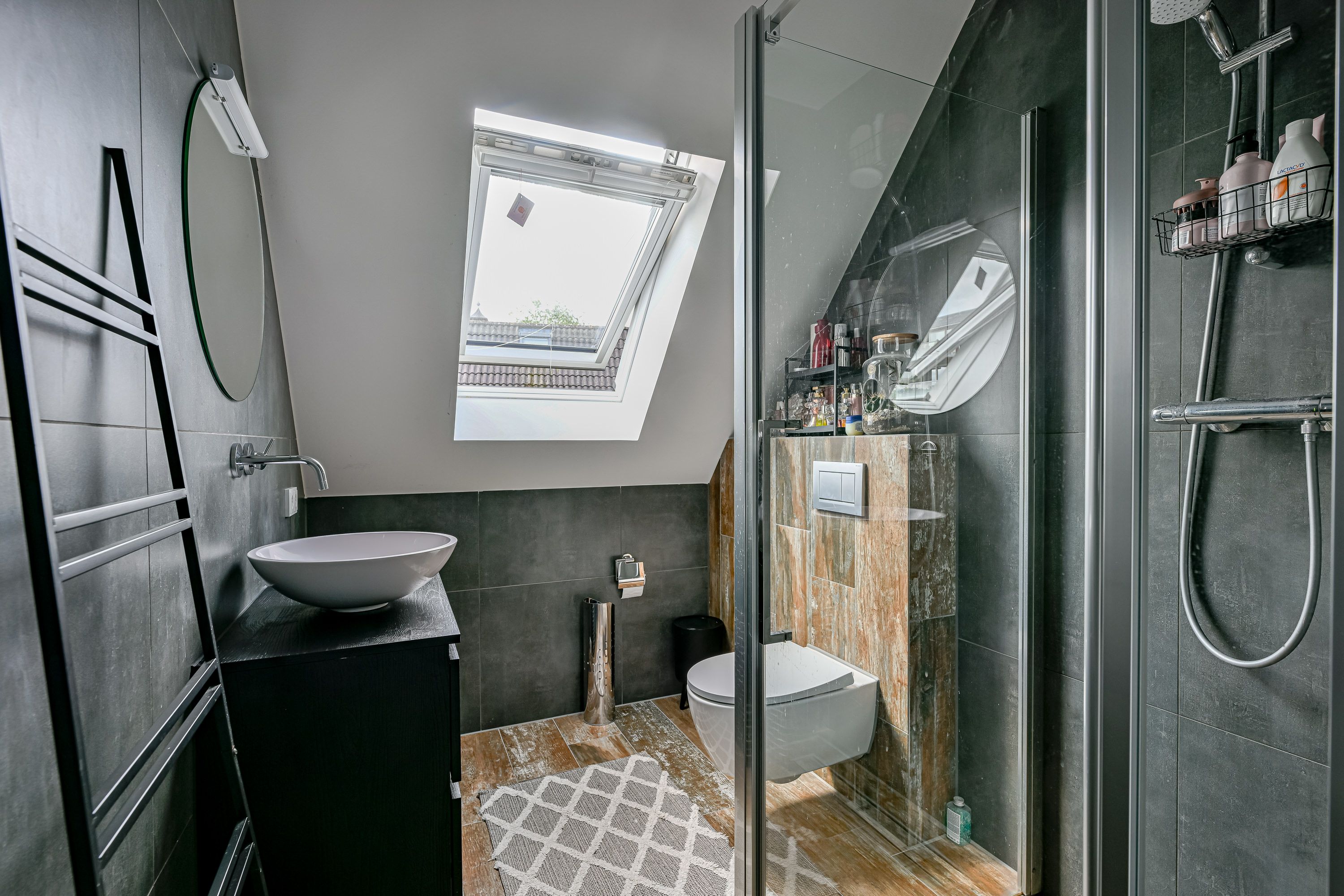 '$houseDetails->street_name'.' '.'$houseDetails->number'