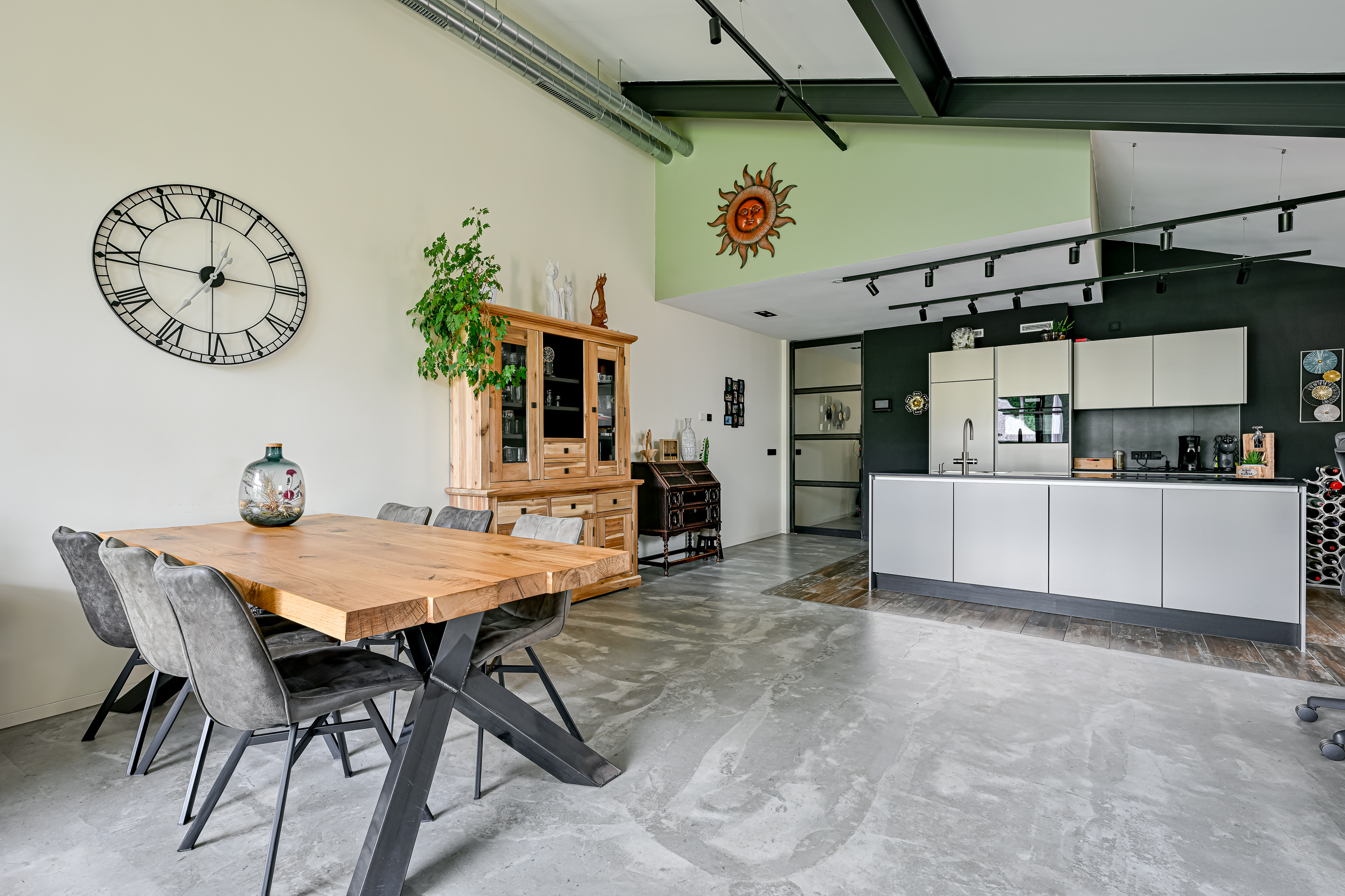 '$houseDetails->street_name'.' '.'$houseDetails->number'