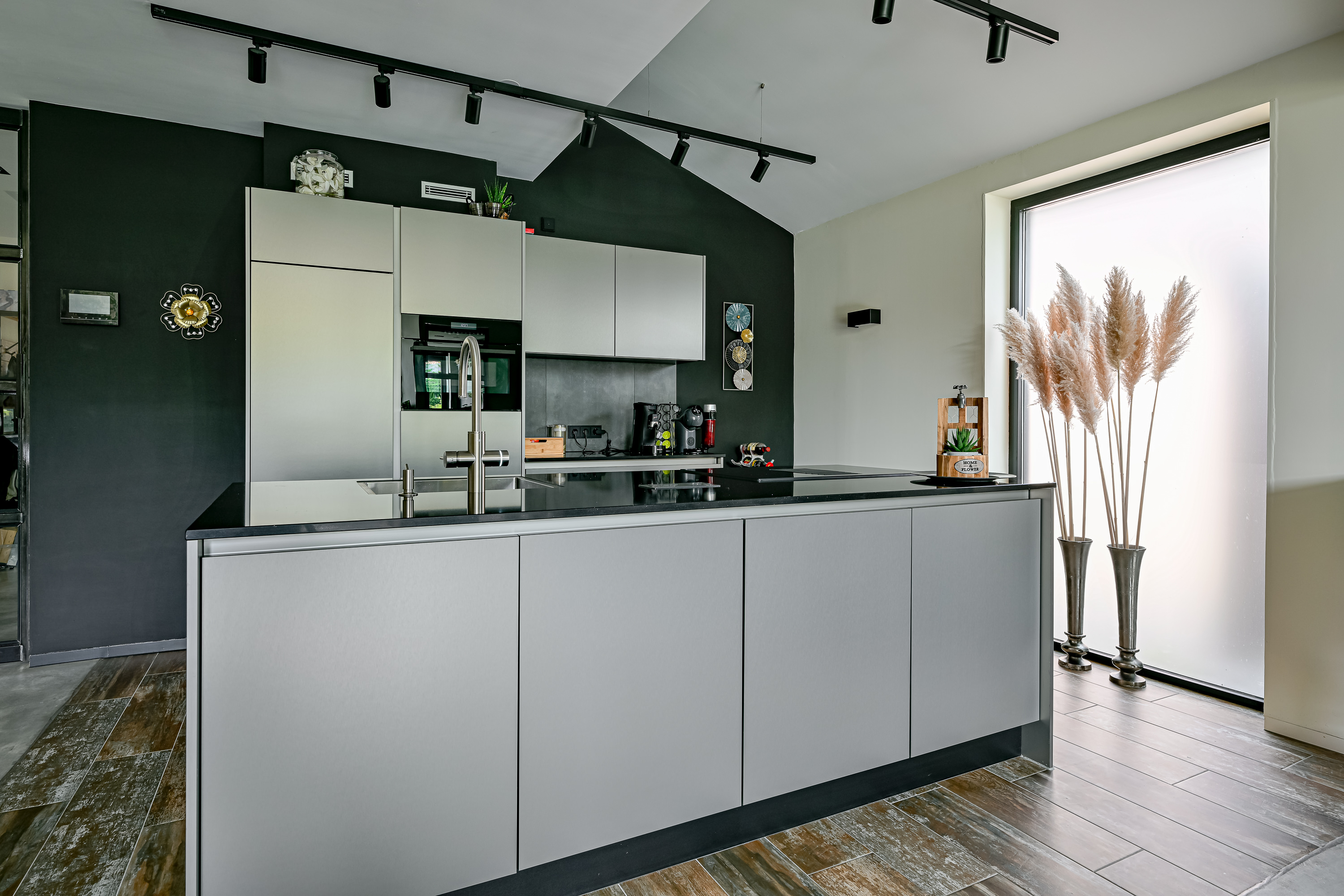 '$houseDetails->street_name'.' '.'$houseDetails->number'