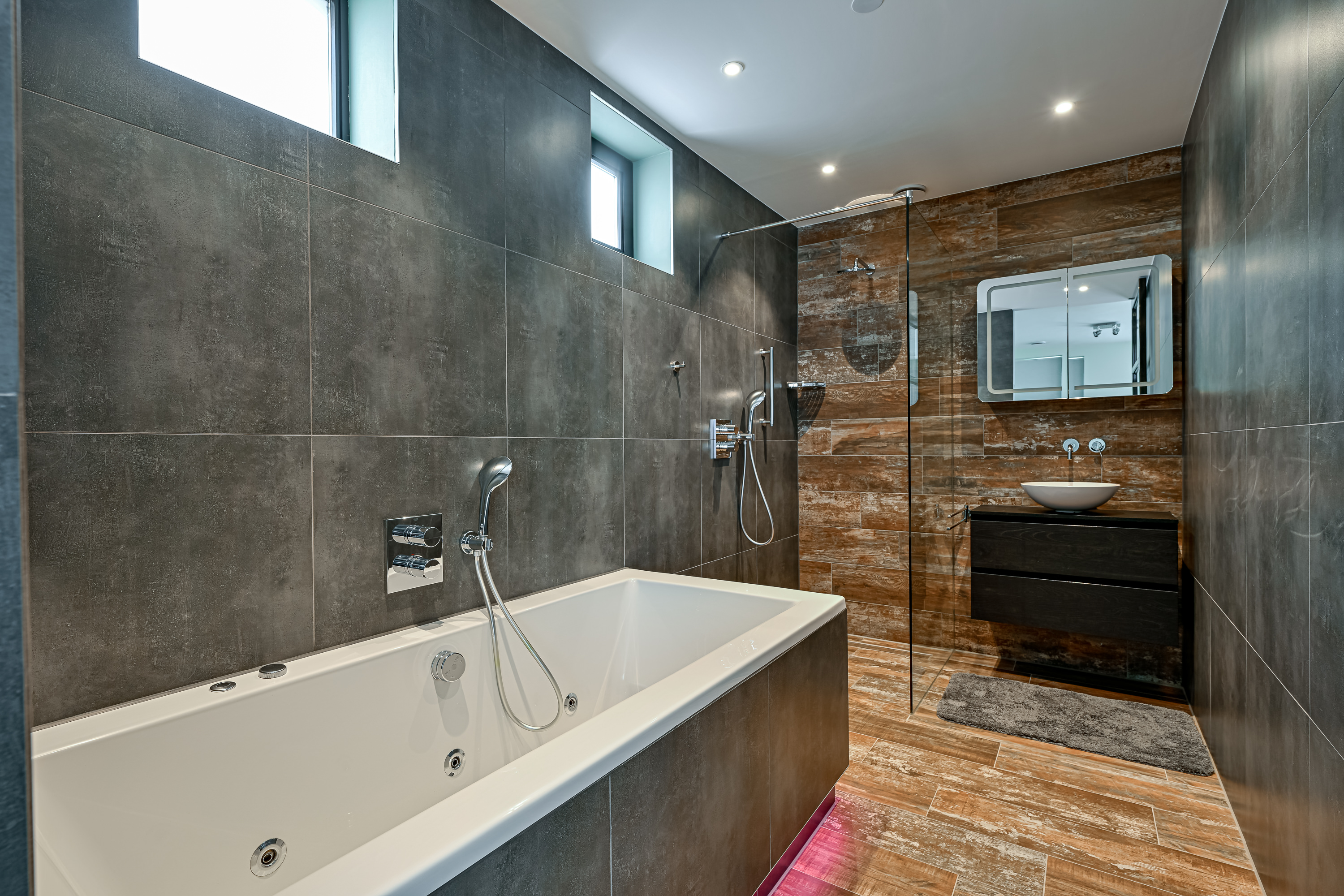 '$houseDetails->street_name'.' '.'$houseDetails->number'