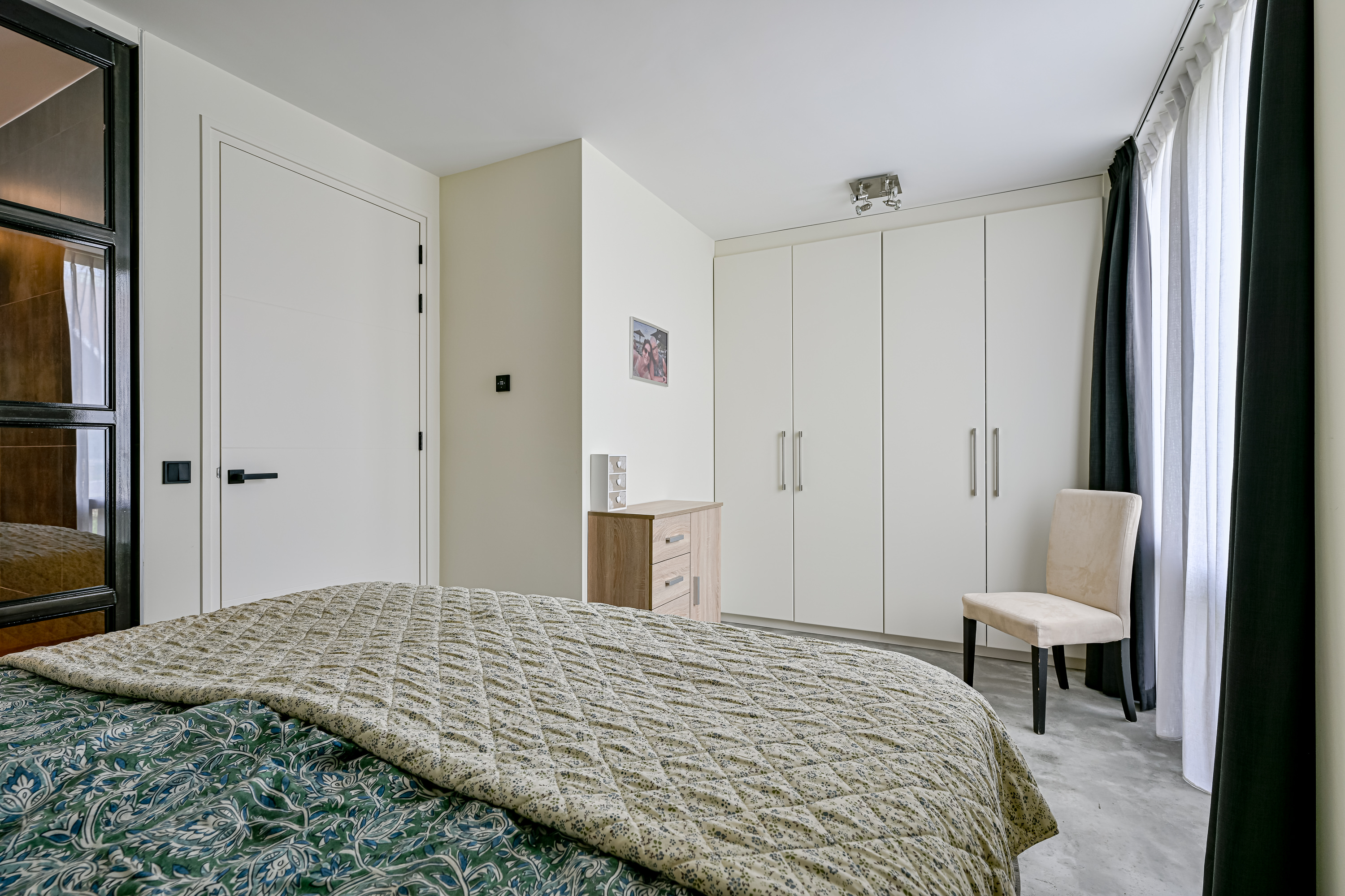 '$houseDetails->street_name'.' '.'$houseDetails->number'