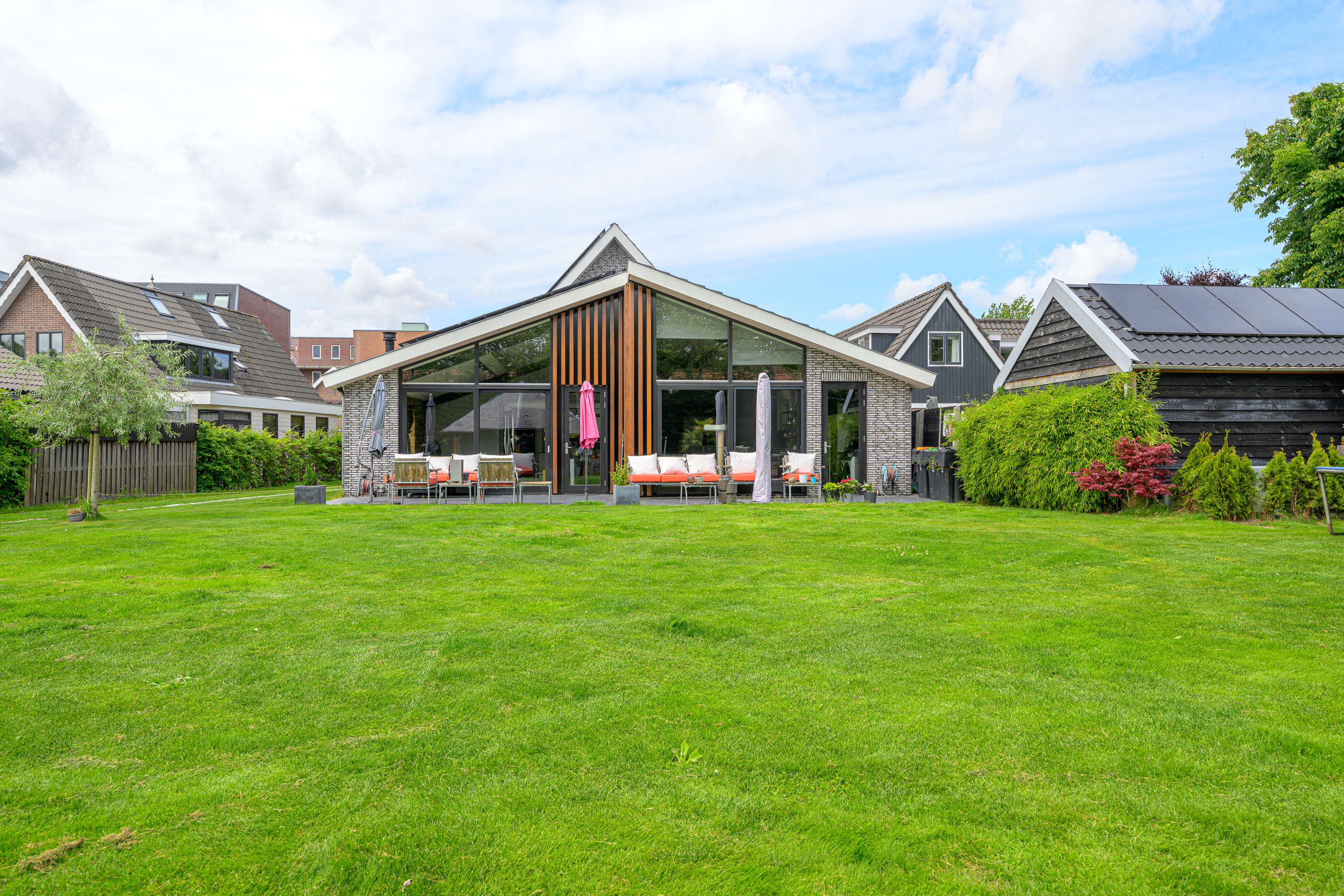 '$houseDetails->street_name'.' '.'$houseDetails->number'