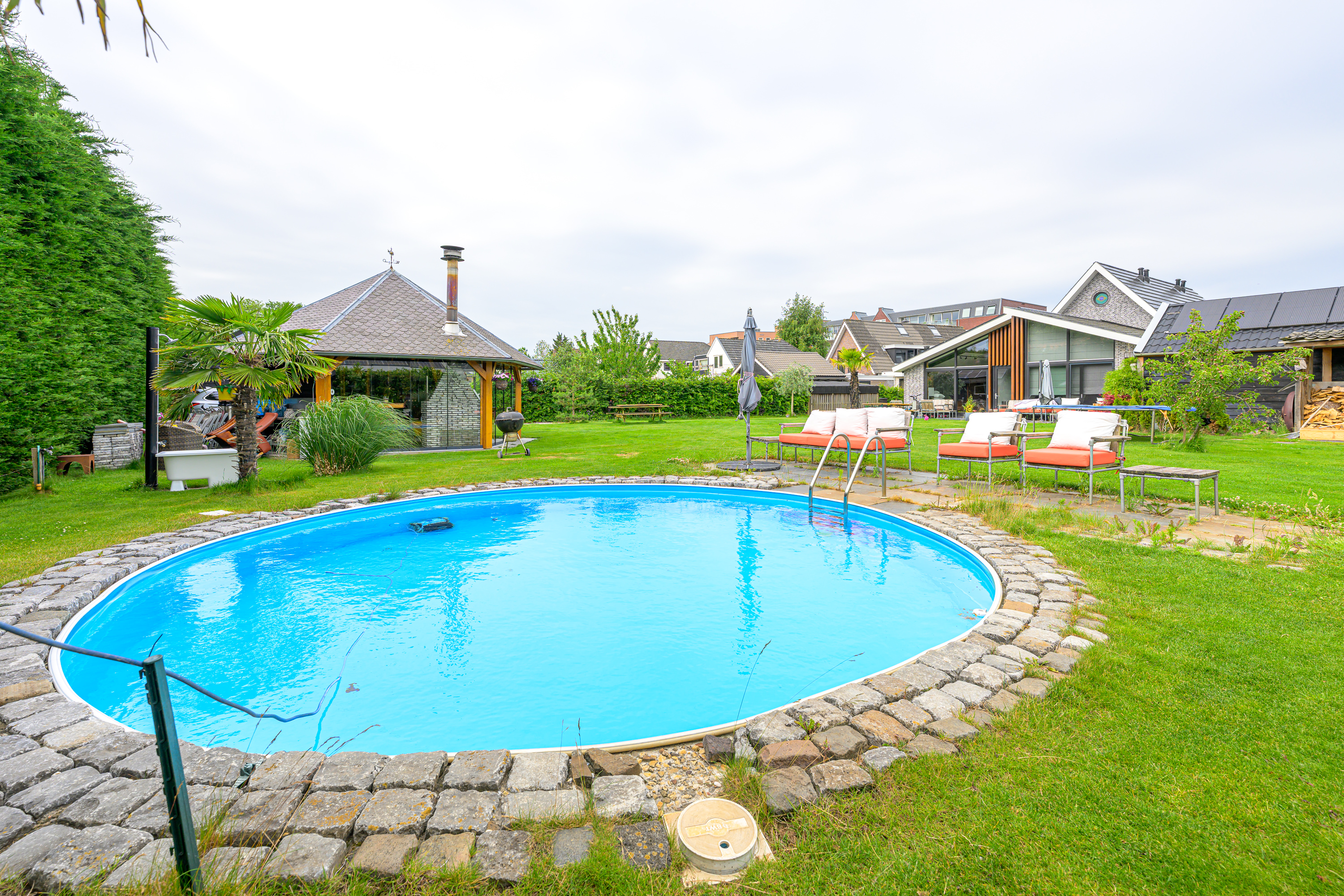 '$houseDetails->street_name'.' '.'$houseDetails->number'